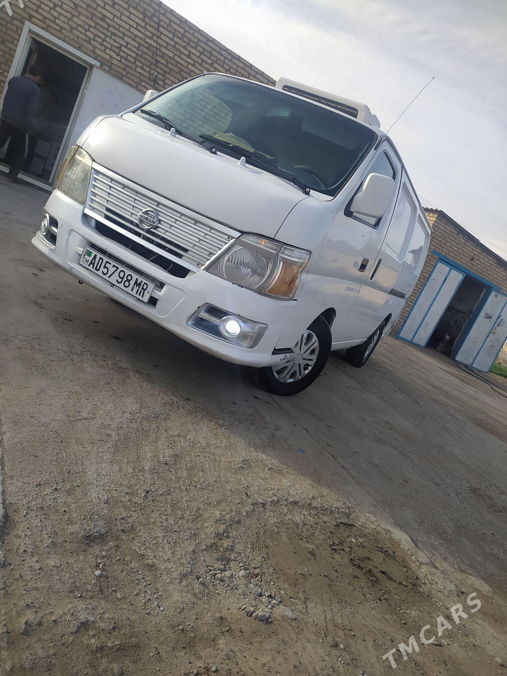 Nissan Urvan 2006 - 140 000 TMT - Мары - img 1