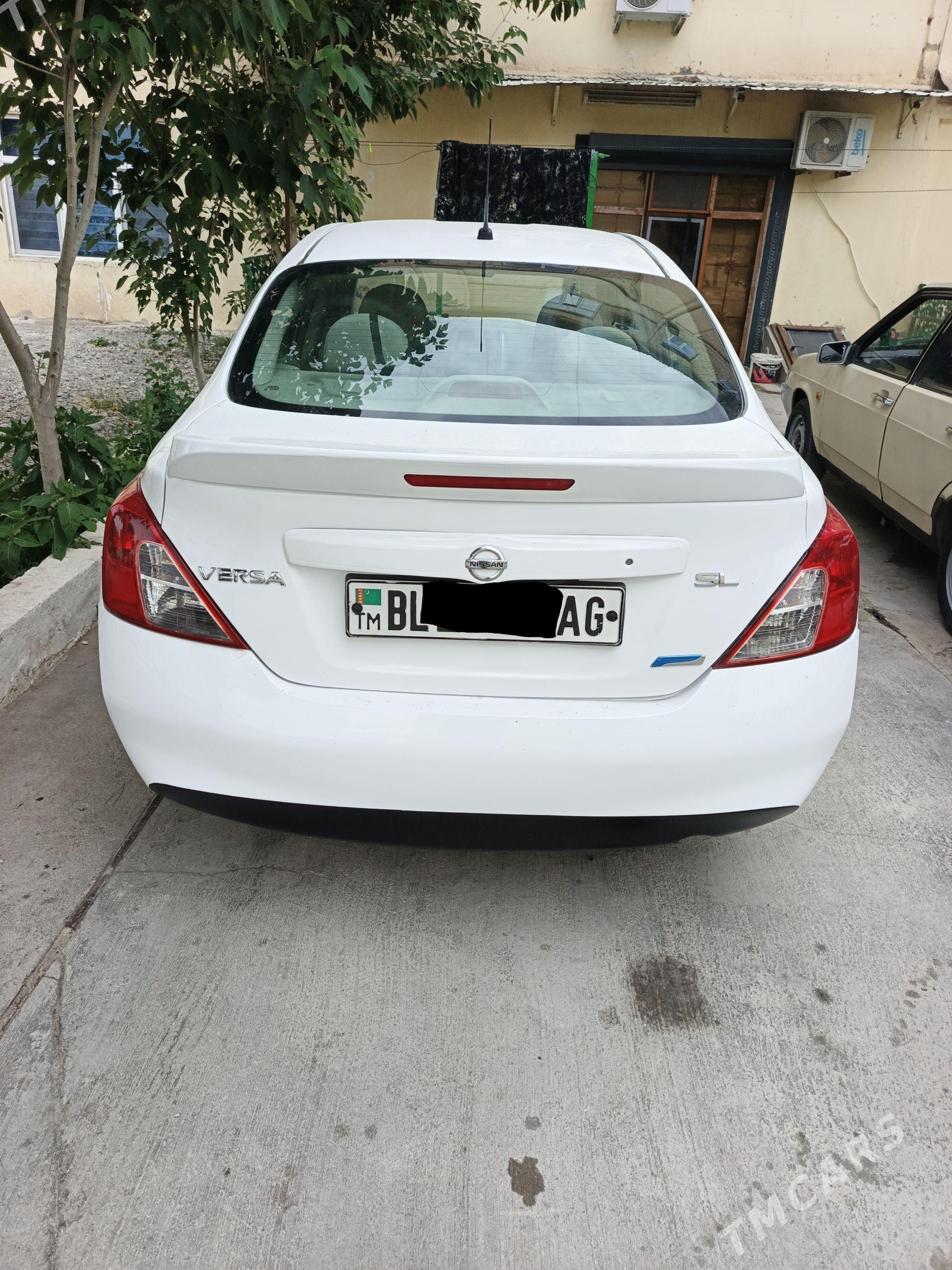 Nissan Versa 2011 - 127 000 TMT - Büzmeýin - img 1