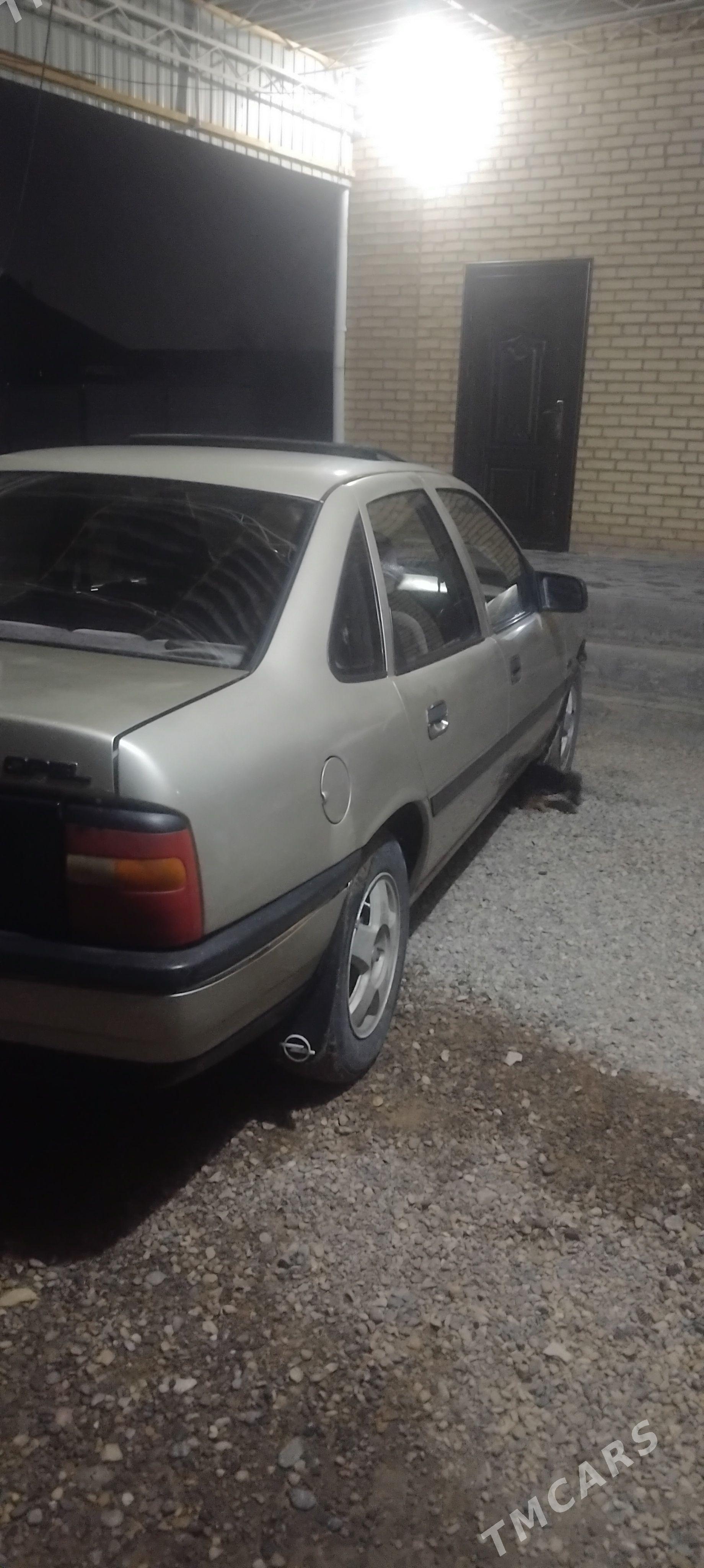 Opel Vectra 1992 - 47 000 TMT - Мары - img 1
