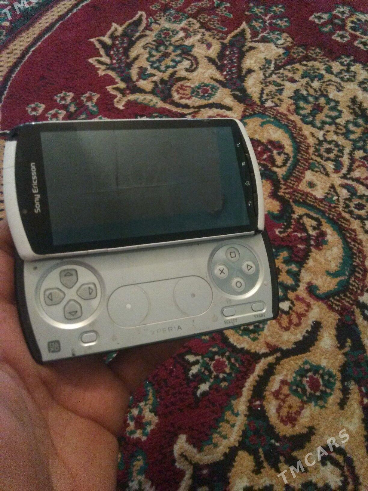 Sony Ericsson R800i - Mary - img 1