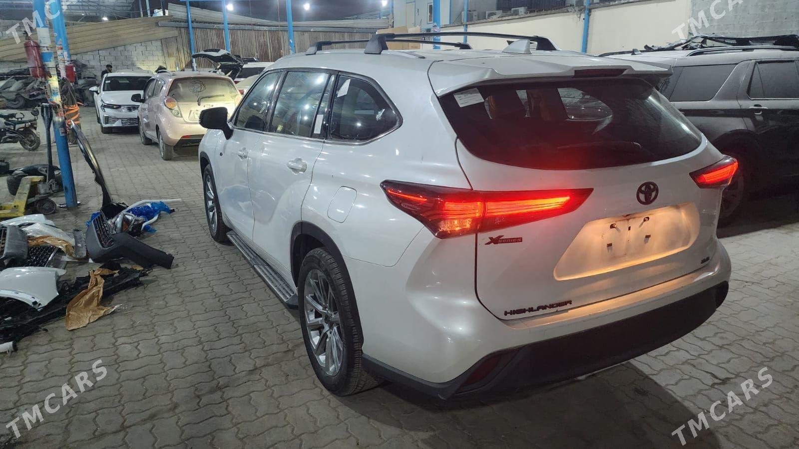 Toyota Highlander 2022 - 540 000 TMT - Мары - img 1