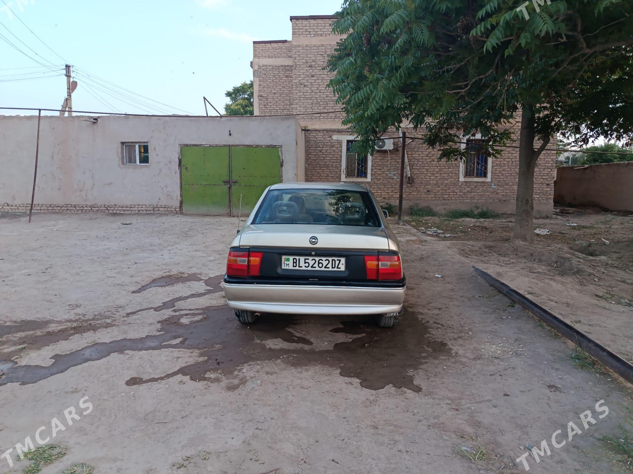 Opel Vectra 1990 - 45 000 TMT - Гурбансолтан Едже - img 1