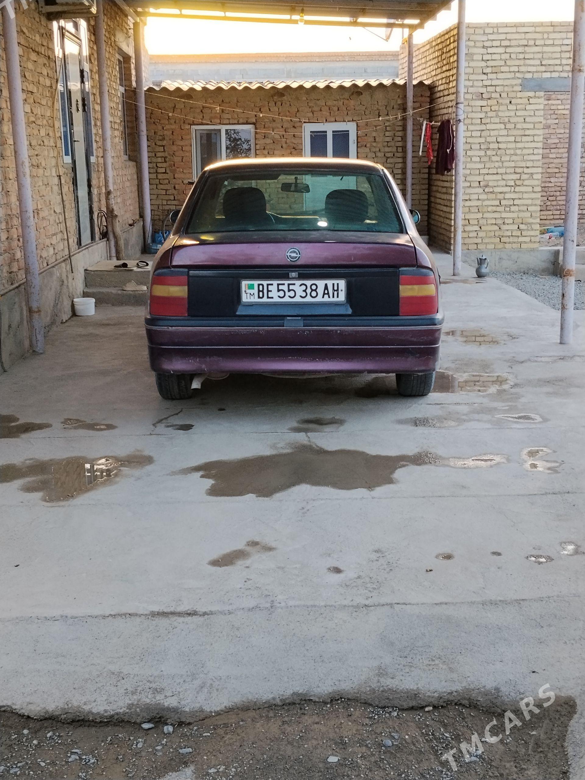 Opel Vectra 1992 - 33 000 TMT - Bäherden - img 1