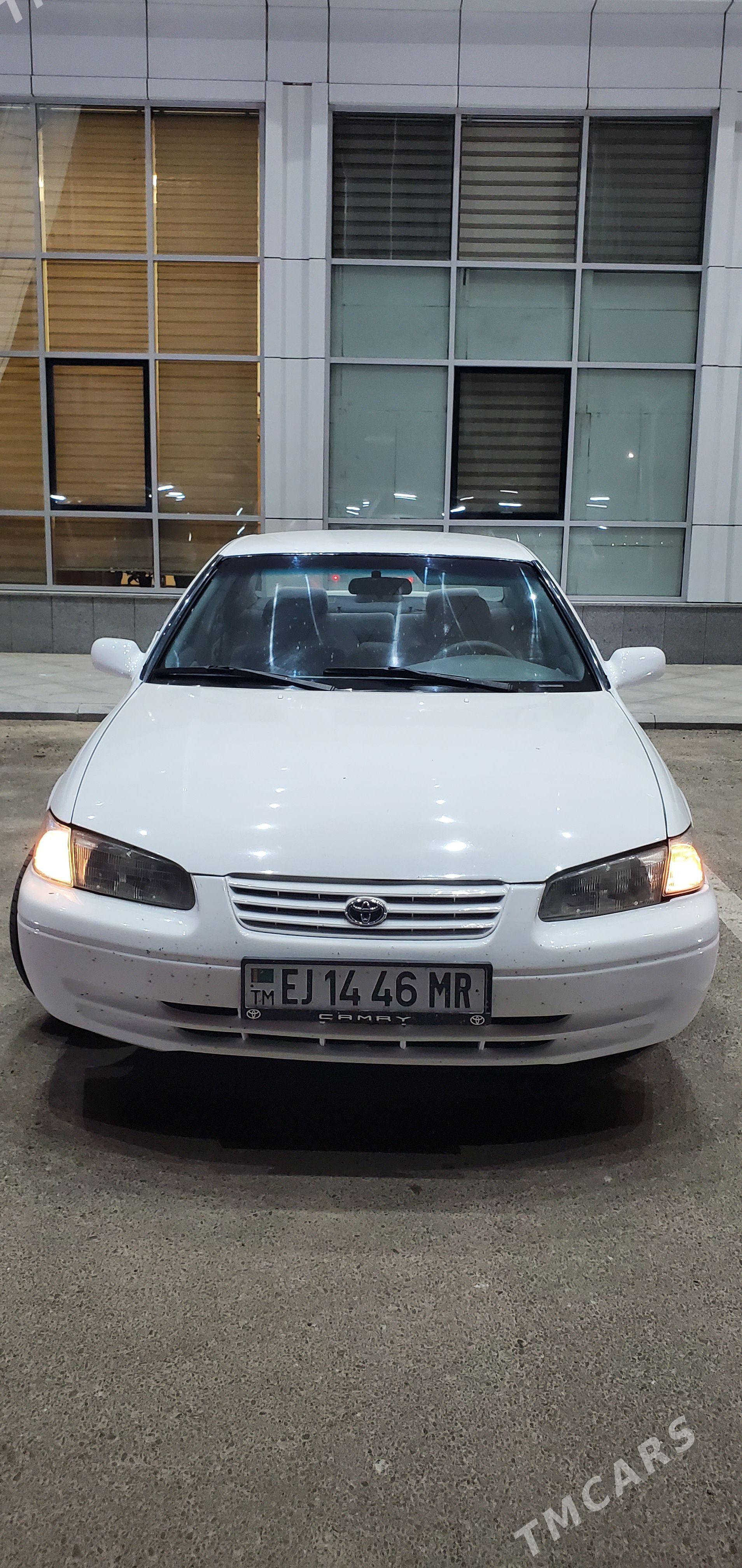 Toyota Camry 1998 - 130 000 TMT - Мары - img 1