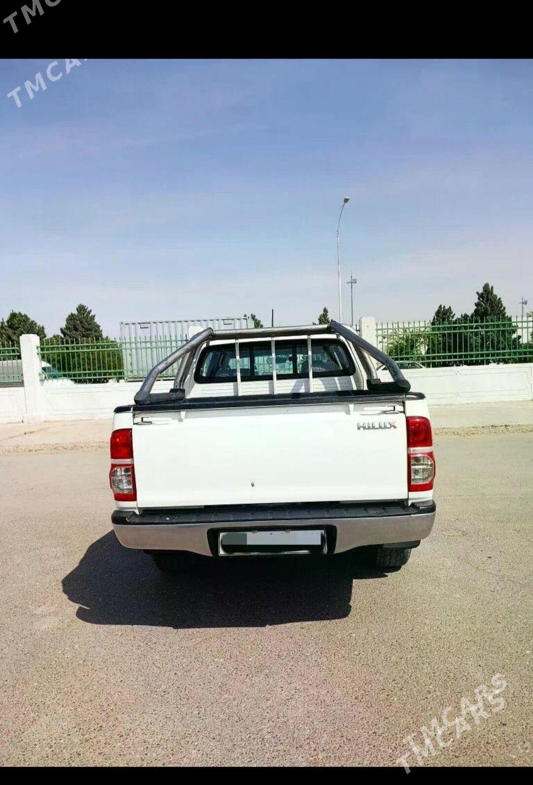 Toyota Hilux 2012 - 380 000 TMT - "Алтын Асыр" Гундогар базары ( Толкучка) - img 1