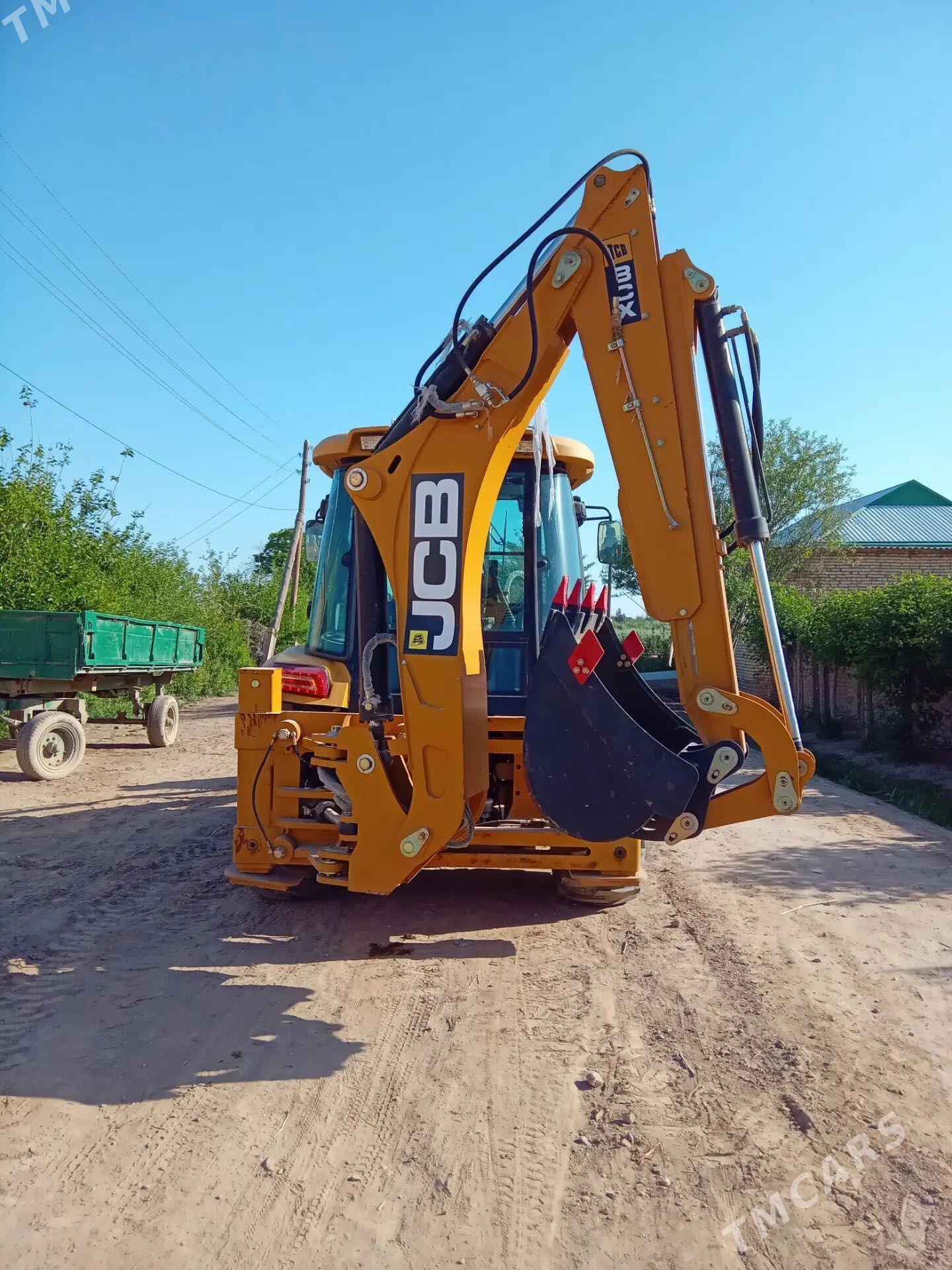 JCB 3CX Pothole Master 2025 - 820 000 TMT - Hojambaz - img 1