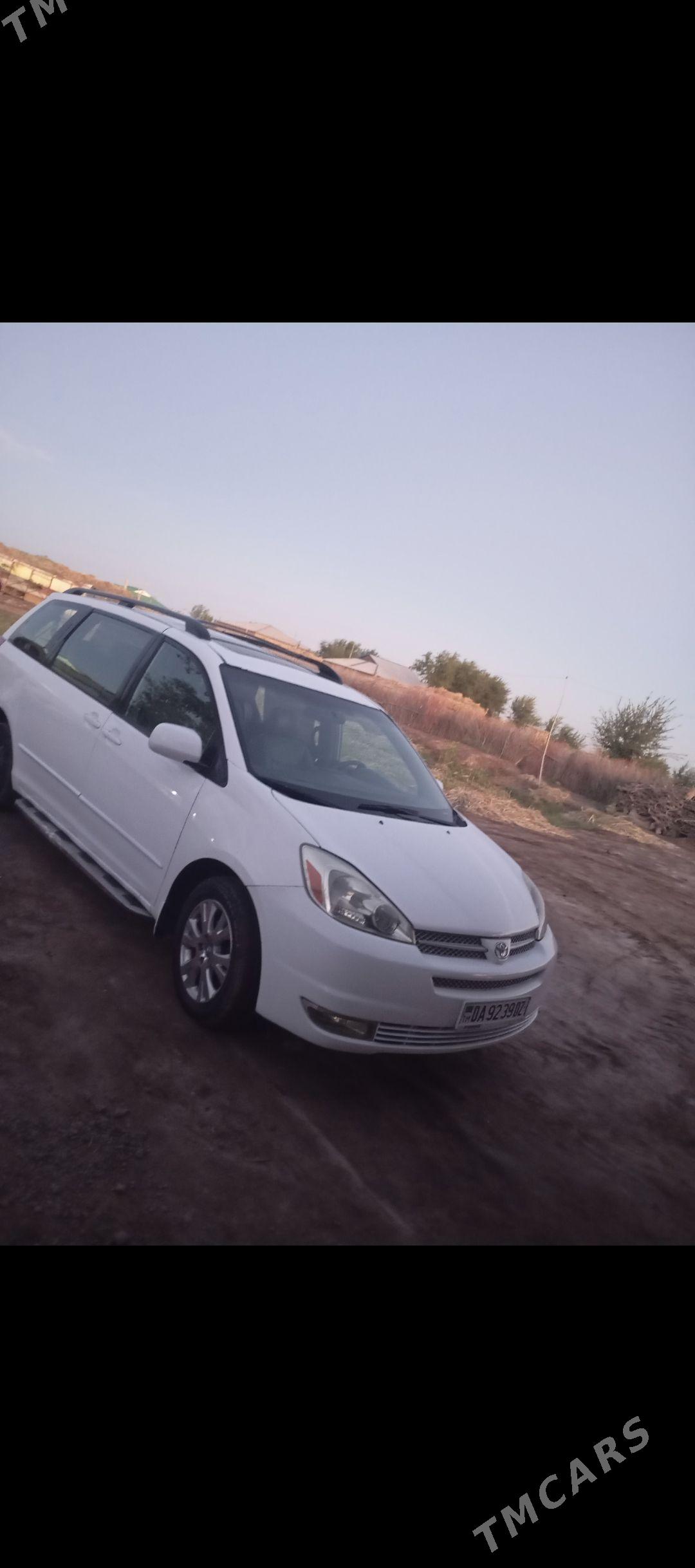 Toyota Sienna 2004 - 250 000 TMT - етр. Туркменбаши - img 1