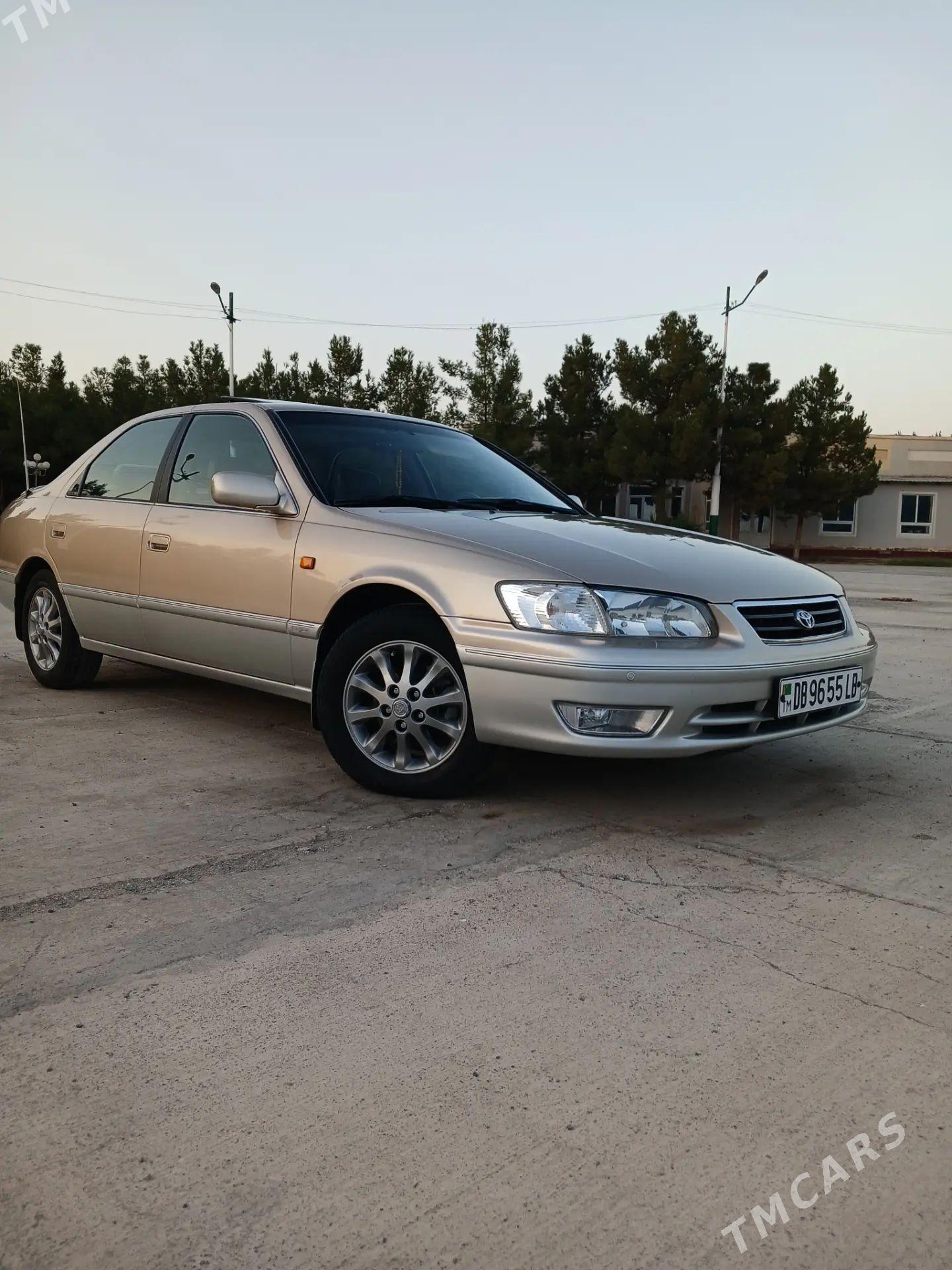 Toyota Camry 2001 - 200 000 TMT - Дянев - img 1