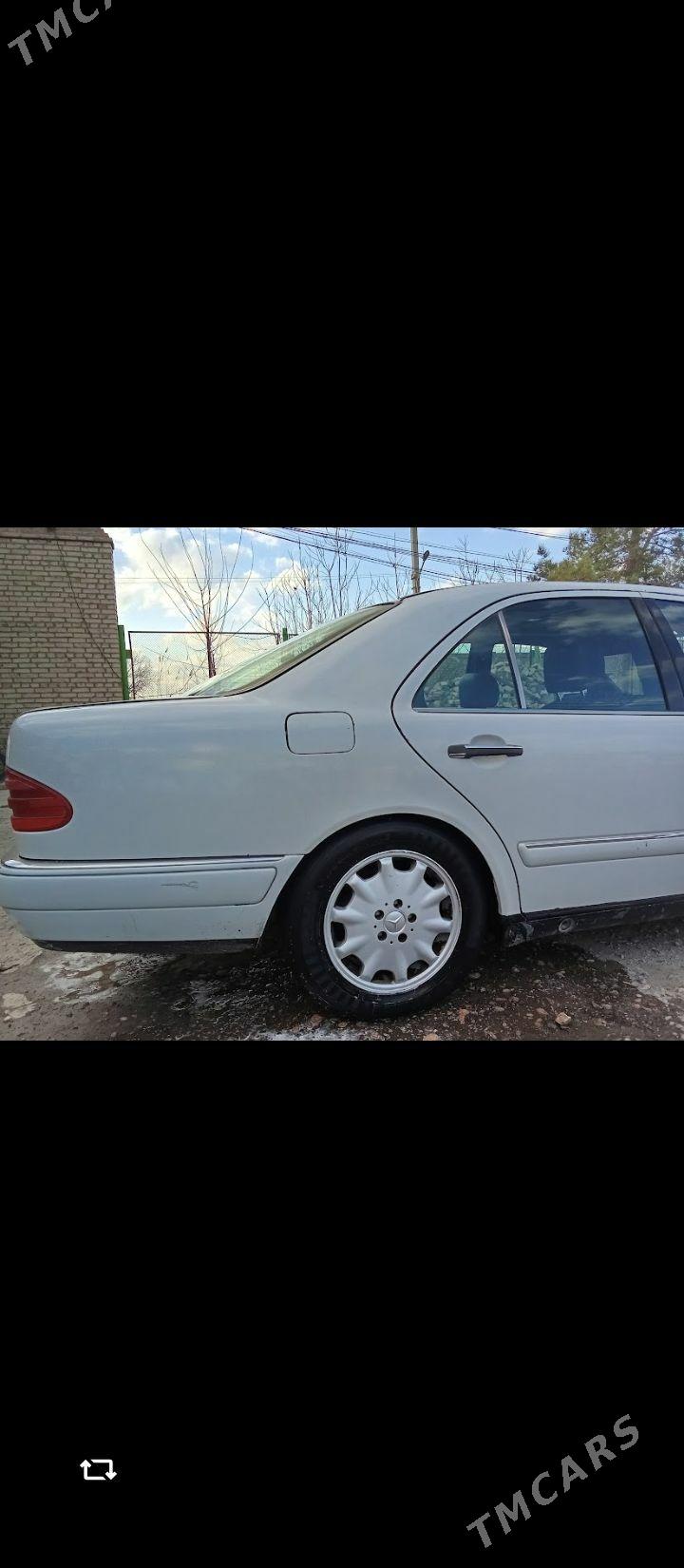 Mercedes-Benz E320 1997 - 55 000 TMT - Чарджоу - img 1