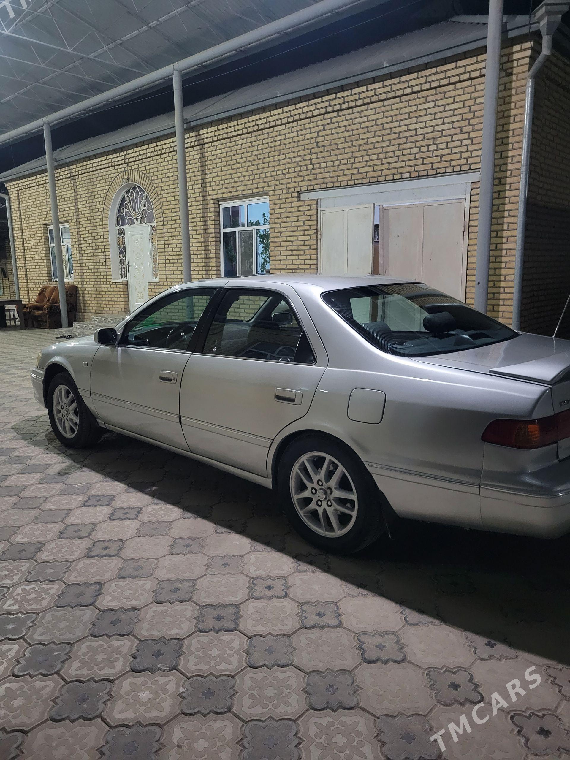 Toyota Camry 2001 - 169 000 TMT - Мары - img 1