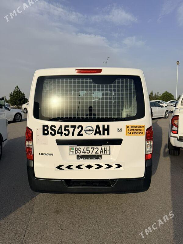Nissan Urvan 2022 - 350 000 TMT - Ашхабад - img 1
