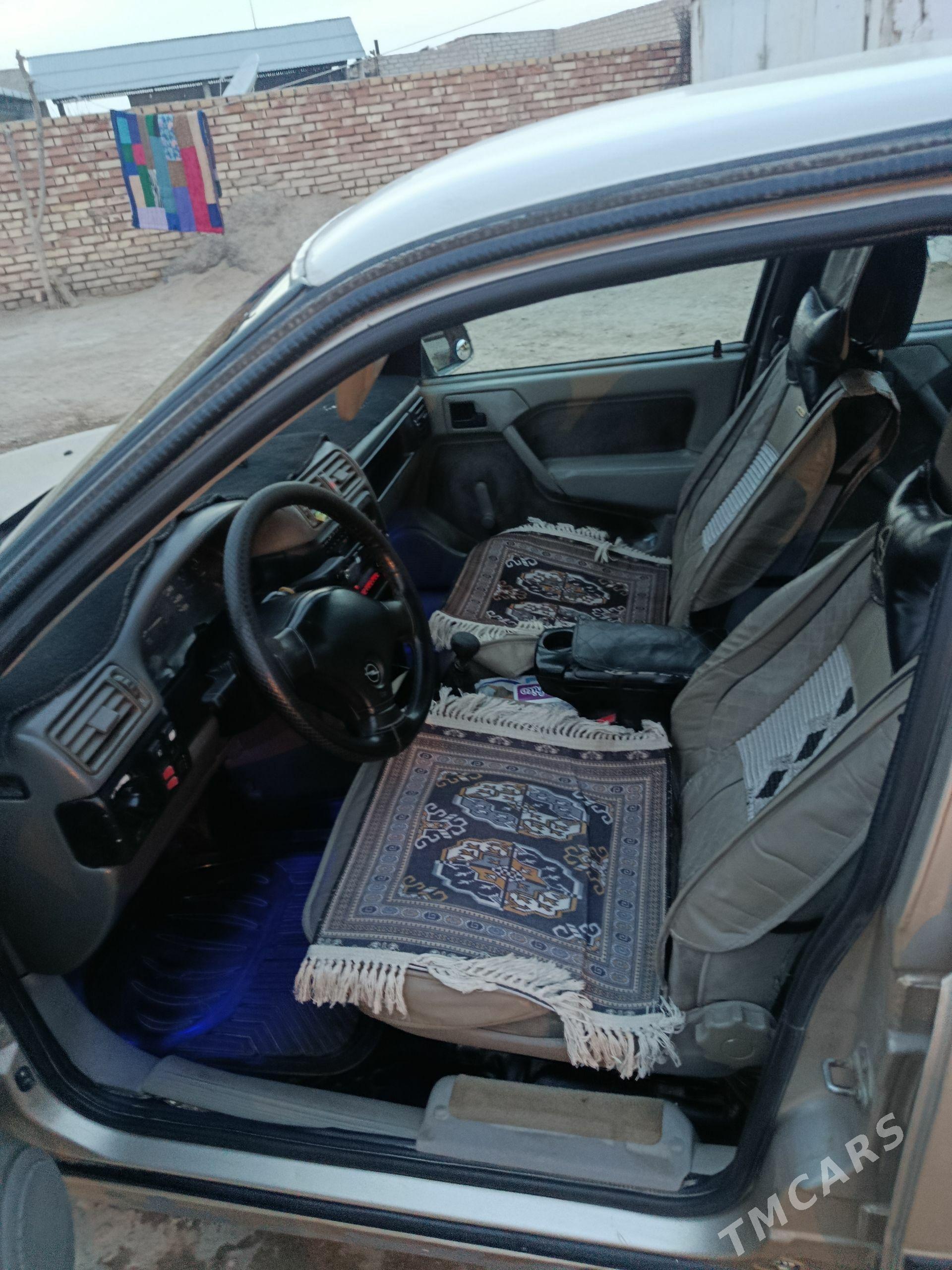 Opel Vectra 1990 - 30 000 TMT - Baýramaly - img 1