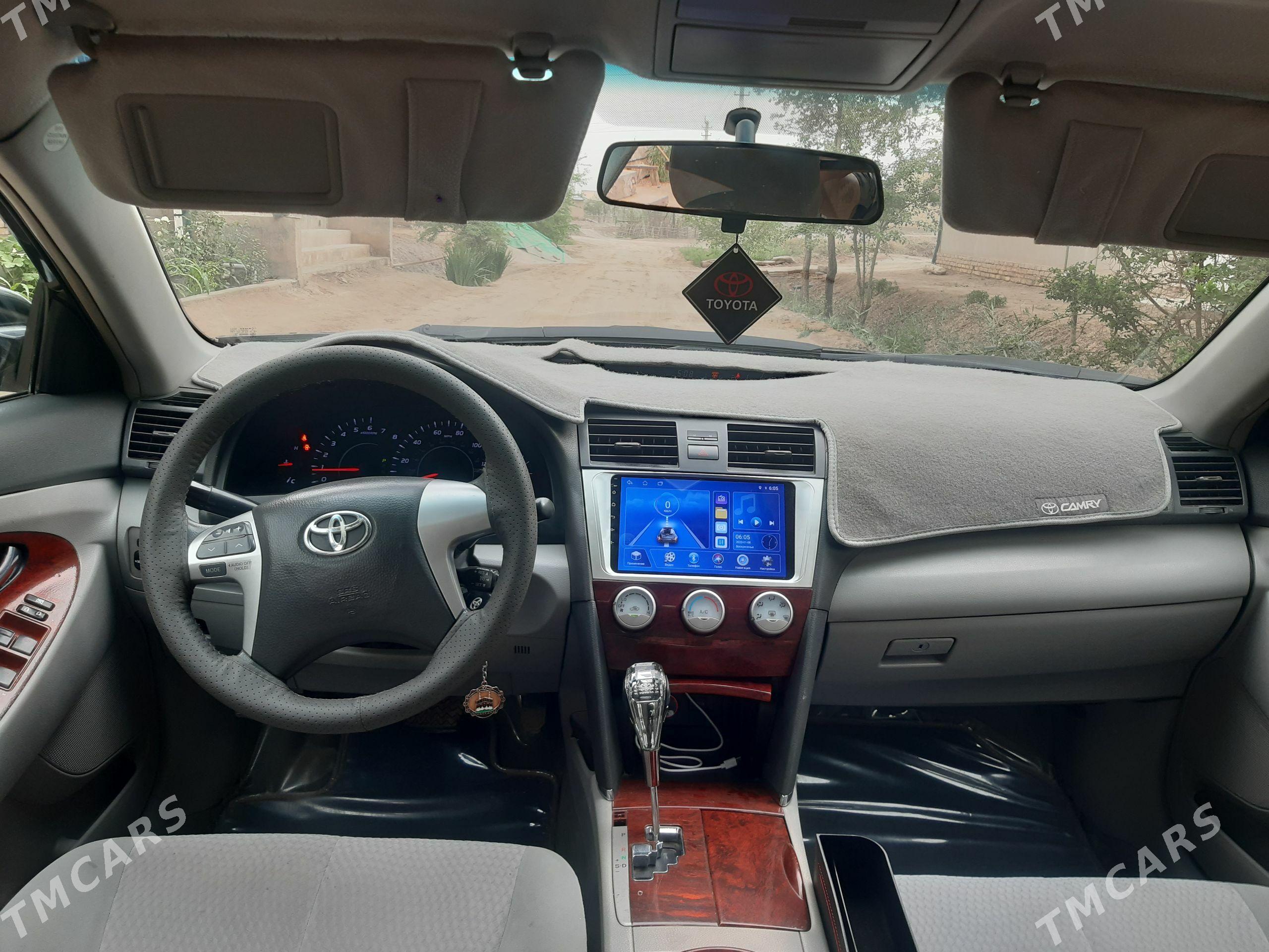 Toyota Camry 2010 - 200 000 TMT - Гурбансолтан Едже - img 1