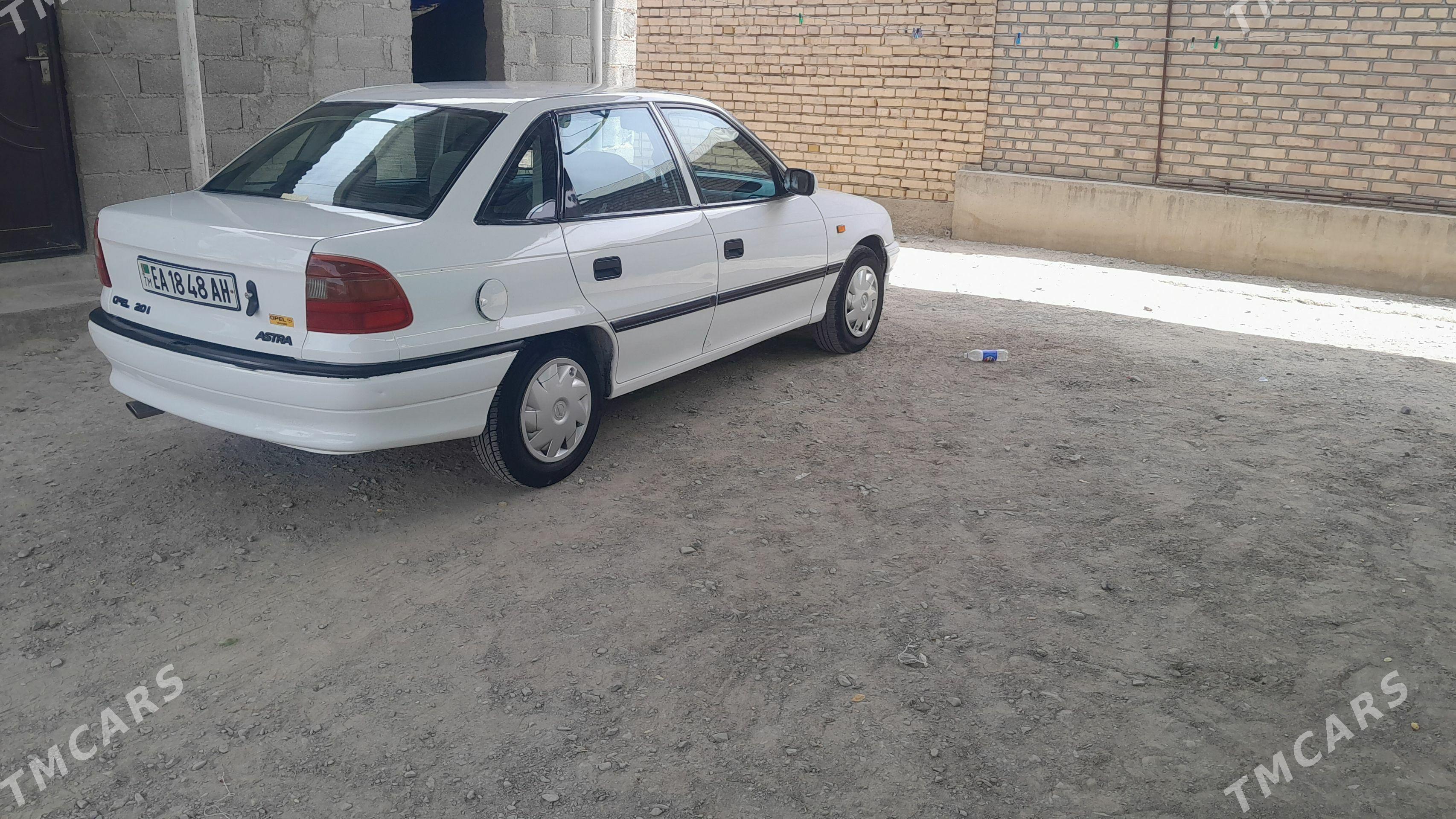 Opel Astra 1993 - 40 000 TMT - Bäherden - img 1
