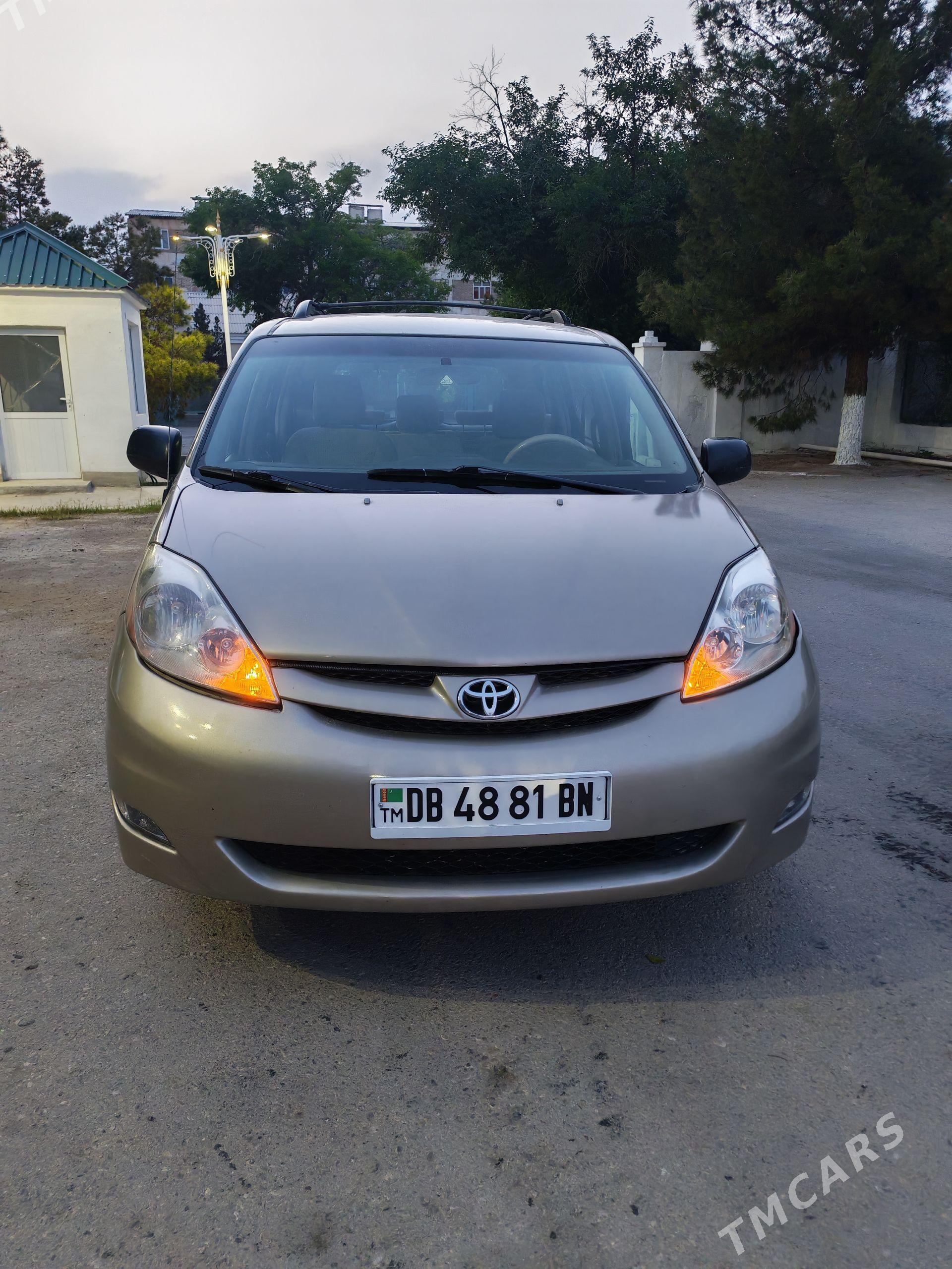 Toyota Sienna 2009 - 230 000 TMT - Balkanabat - img 1