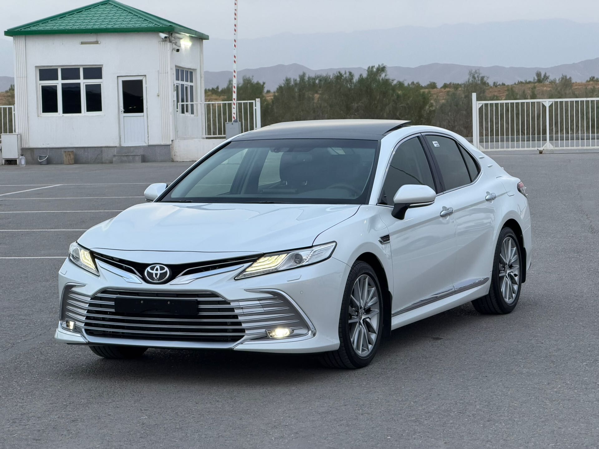 Toyota Camry 2022 - 655 000 TMT - Ашхабад - img 1