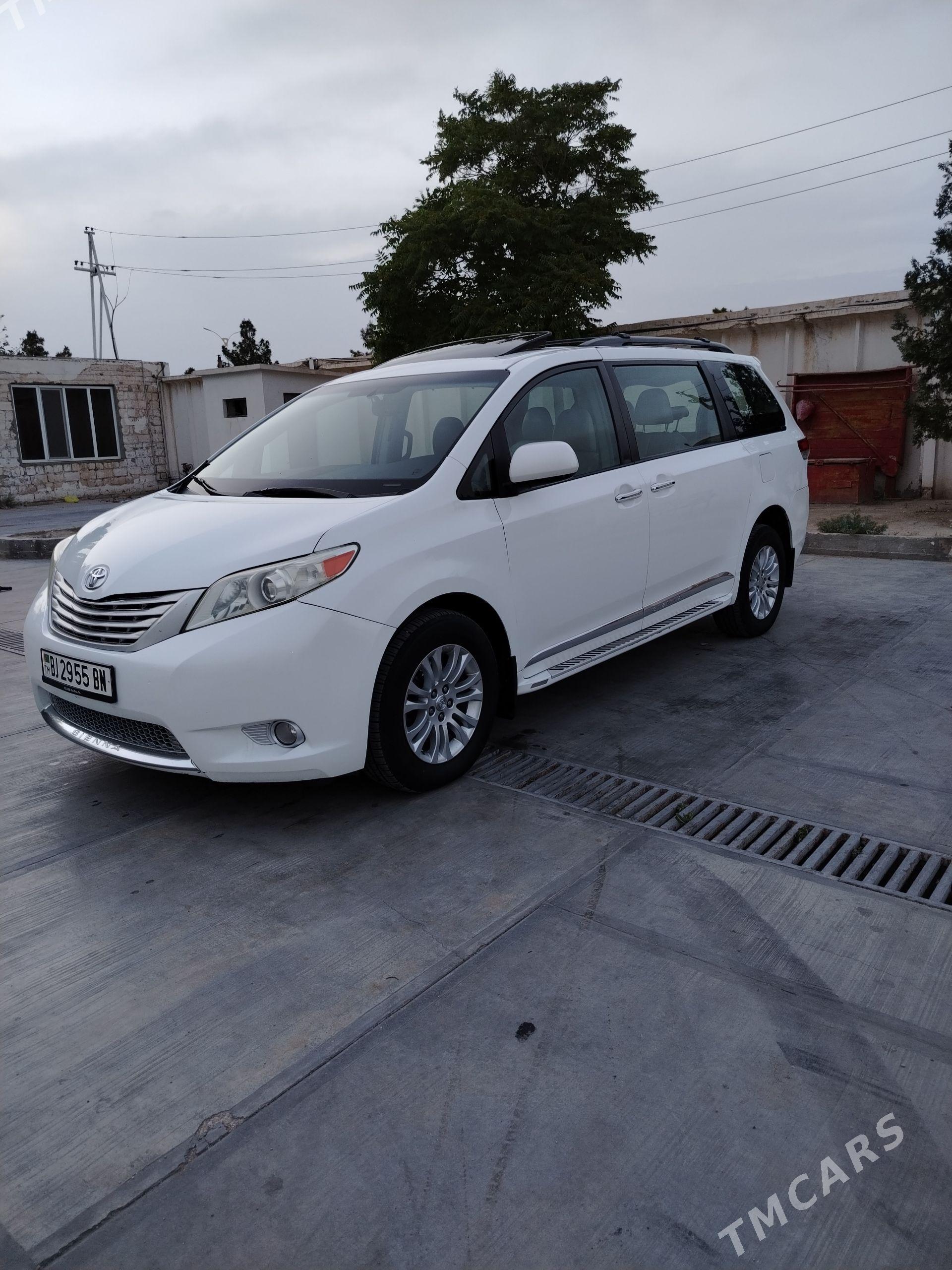 Toyota Sienna 2010 - 400 000 TMT - Balkanabat - img 1