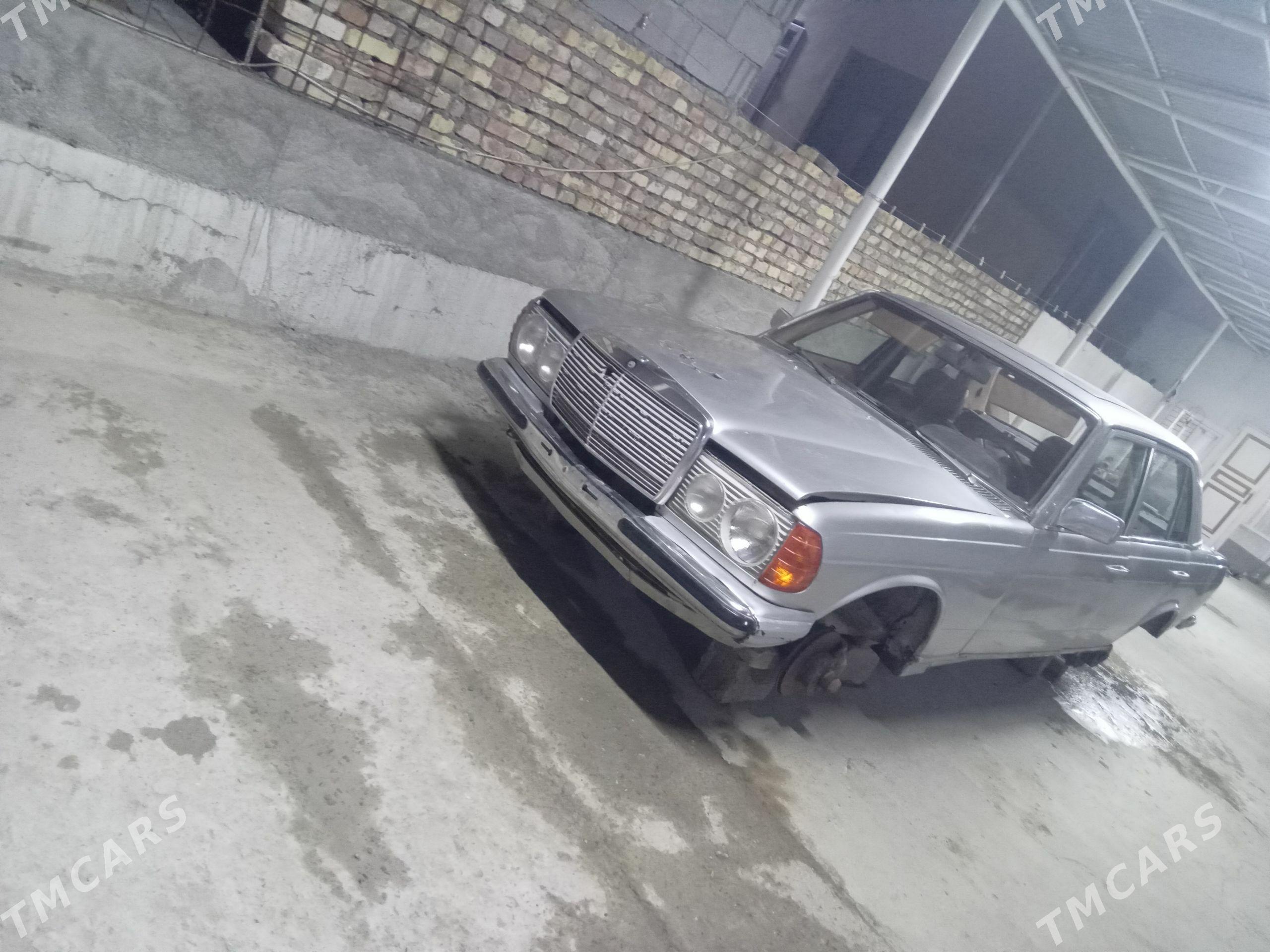 Mercedes-Benz 230E 1982 - 10 000 TMT - Гёкдепе - img 1