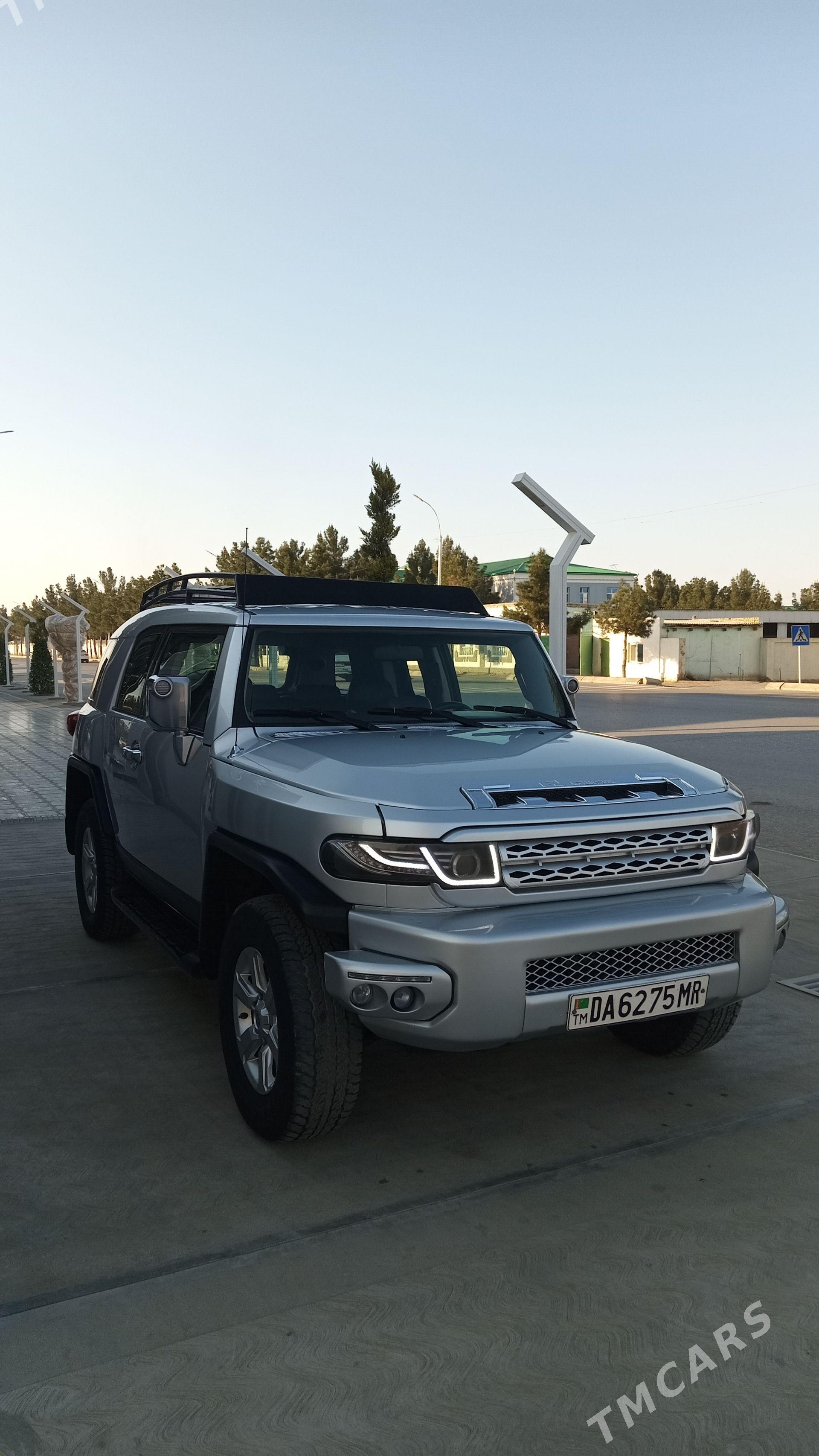 Toyota FJ Cruiser 2010 - 350 000 TMT - Мары - img 1