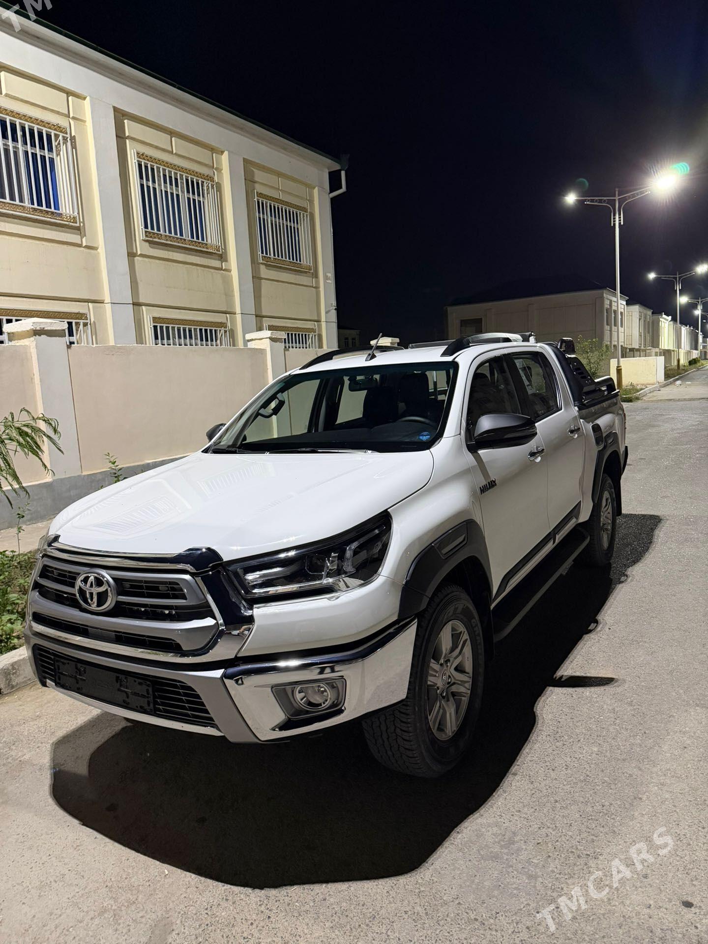 Toyota Hilux 2025 - 700 000 TMT - Чарджоу - img 1