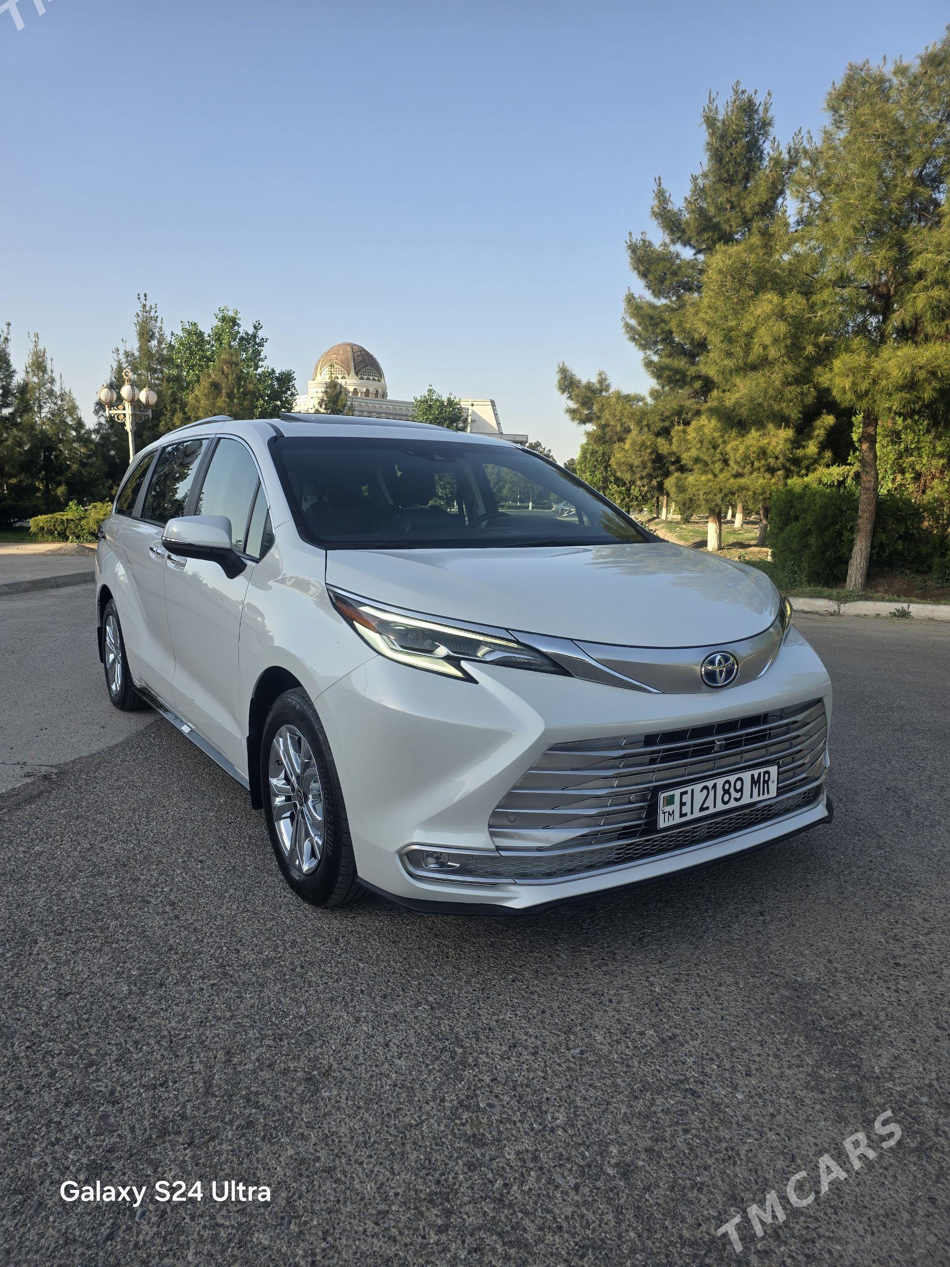 Toyota Sienna 2023 - 570 000 TMT - Мары - img 1