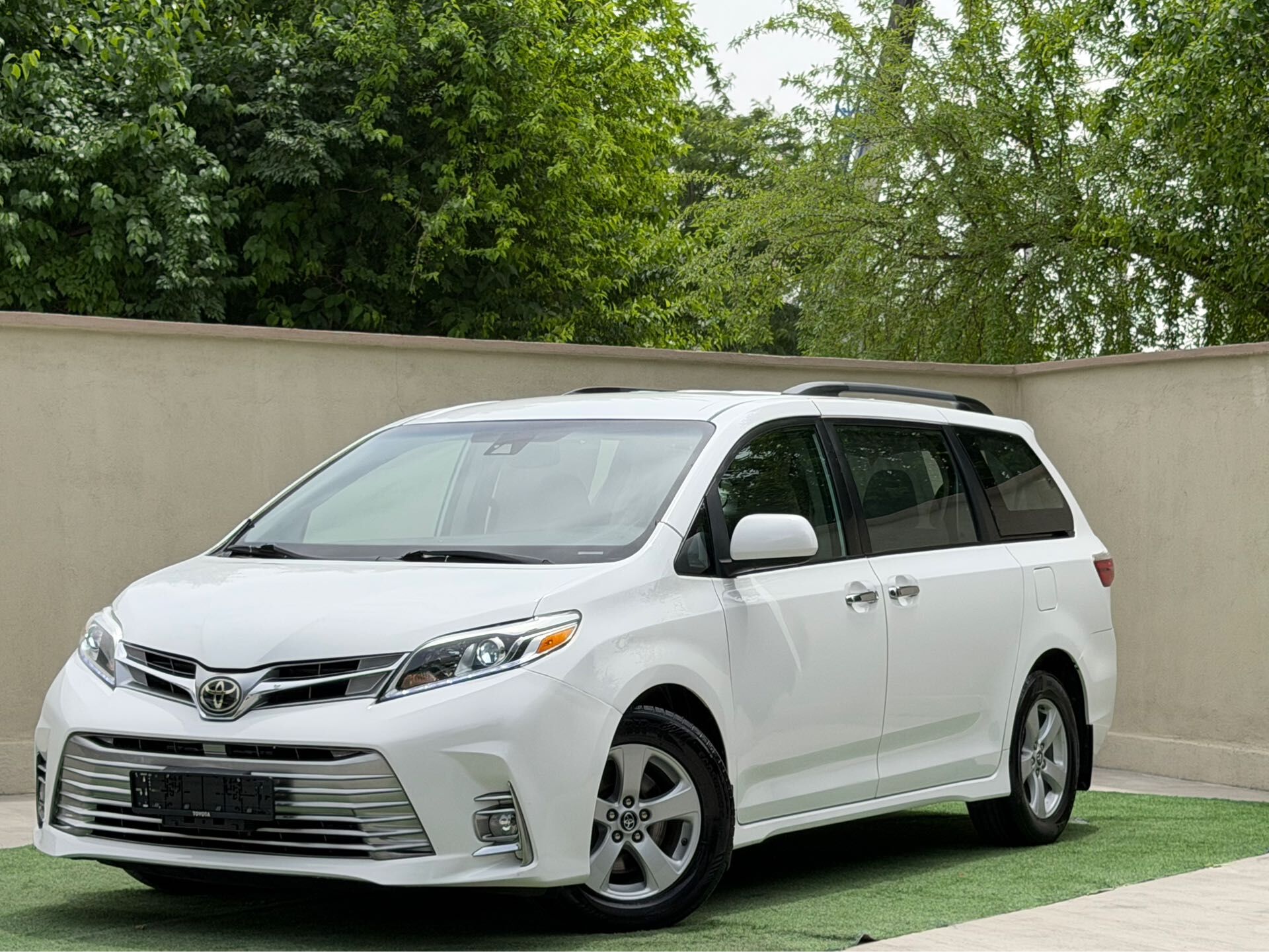 Toyota Sienna 2019 - 385 000 TMT - Aşgabat - img 1