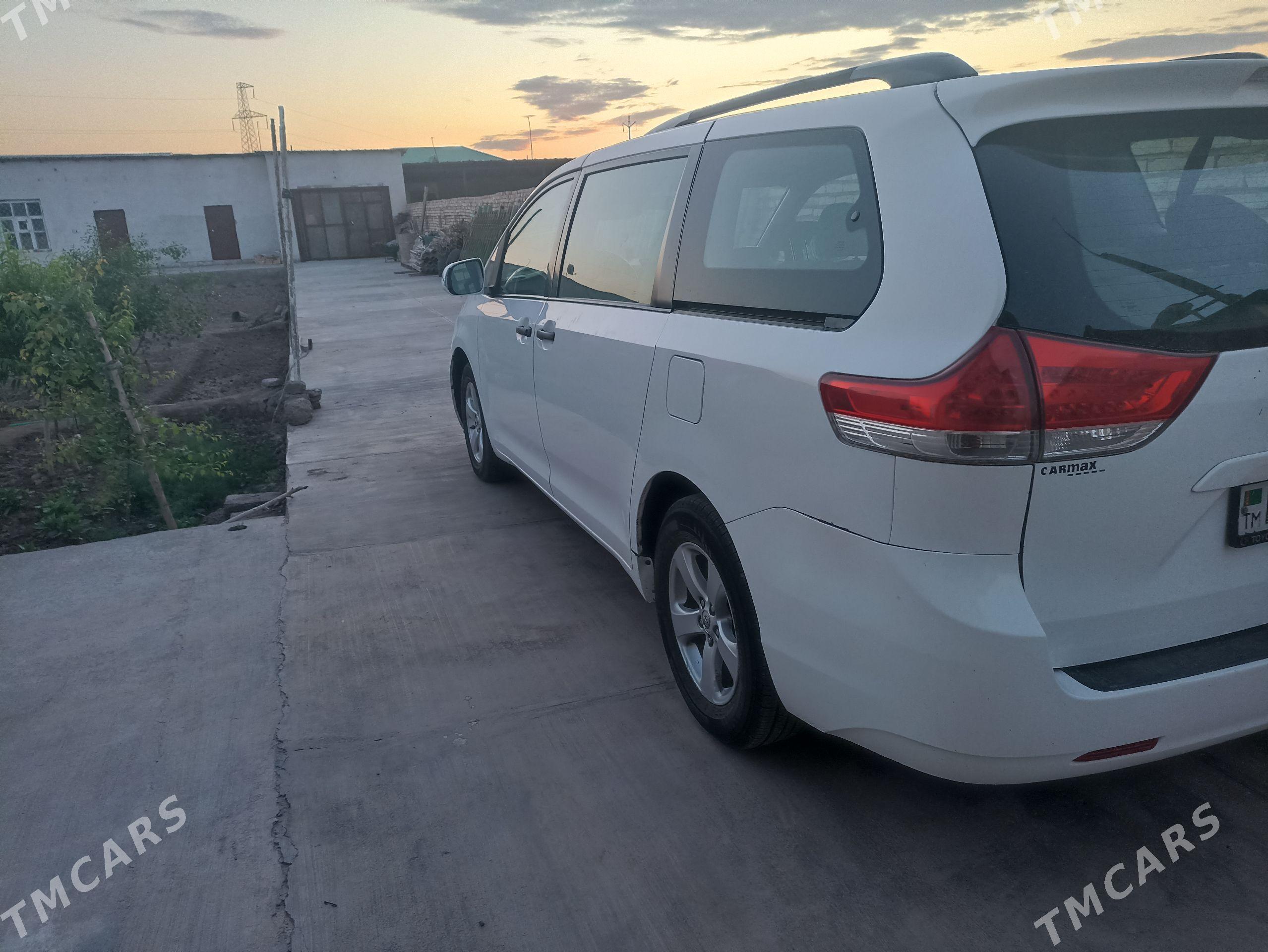Toyota Sienna 2011 - 300 000 TMT - Daşoguz - img 1