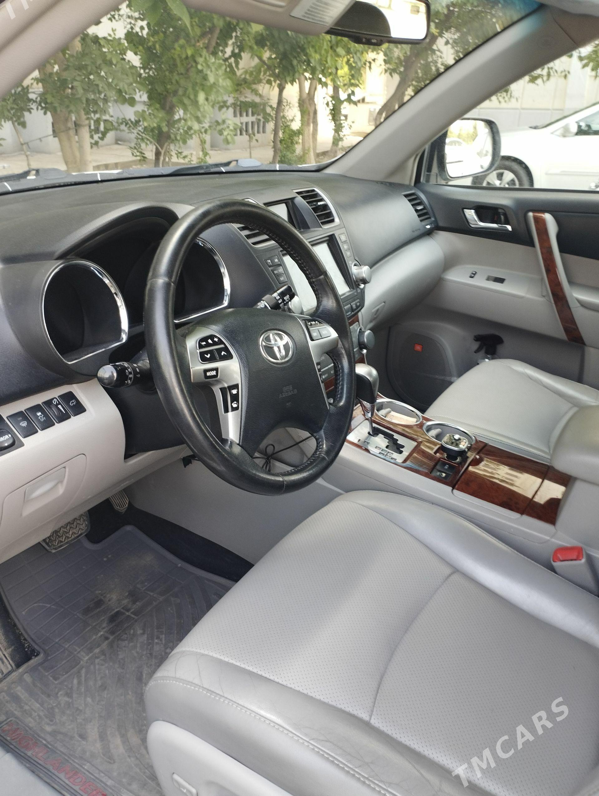 Toyota Highlander 2012 - 370 000 TMT - Арзув - img 1