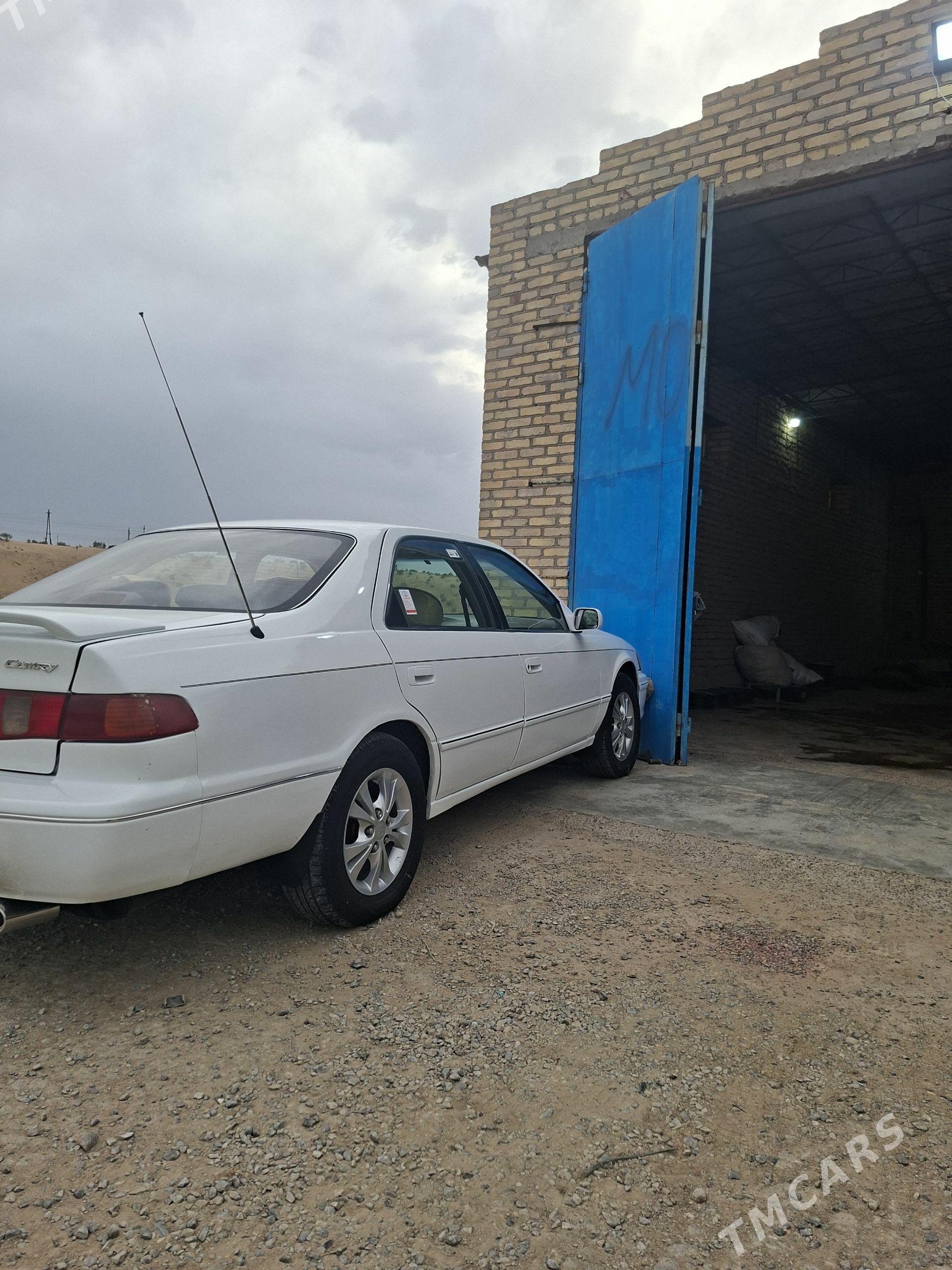 Toyota Camry 2000 - 140 000 TMT - Дарганата - img 1