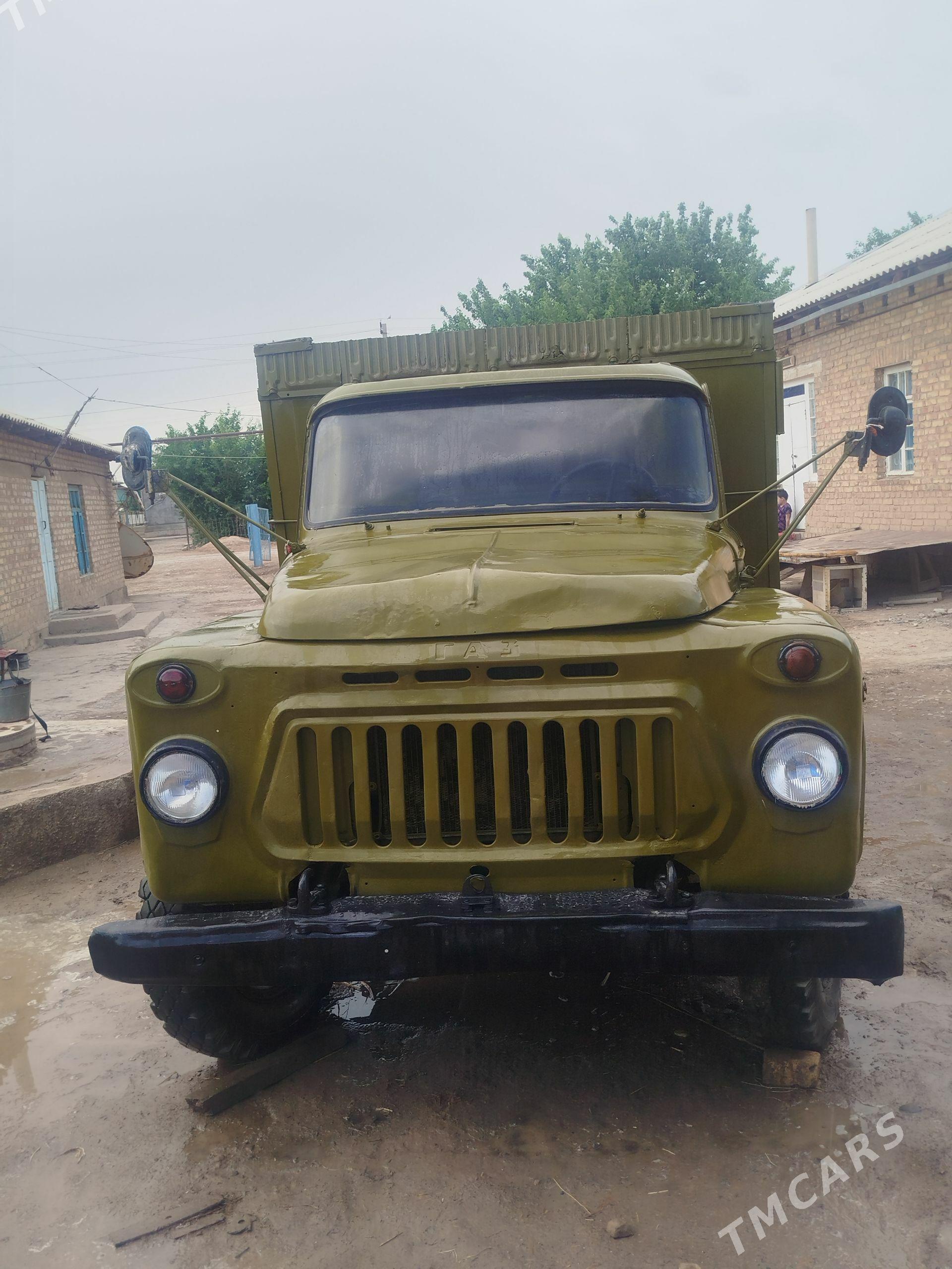 Gaz 5204 1981 - 25 000 TMT - Теджен - img 1