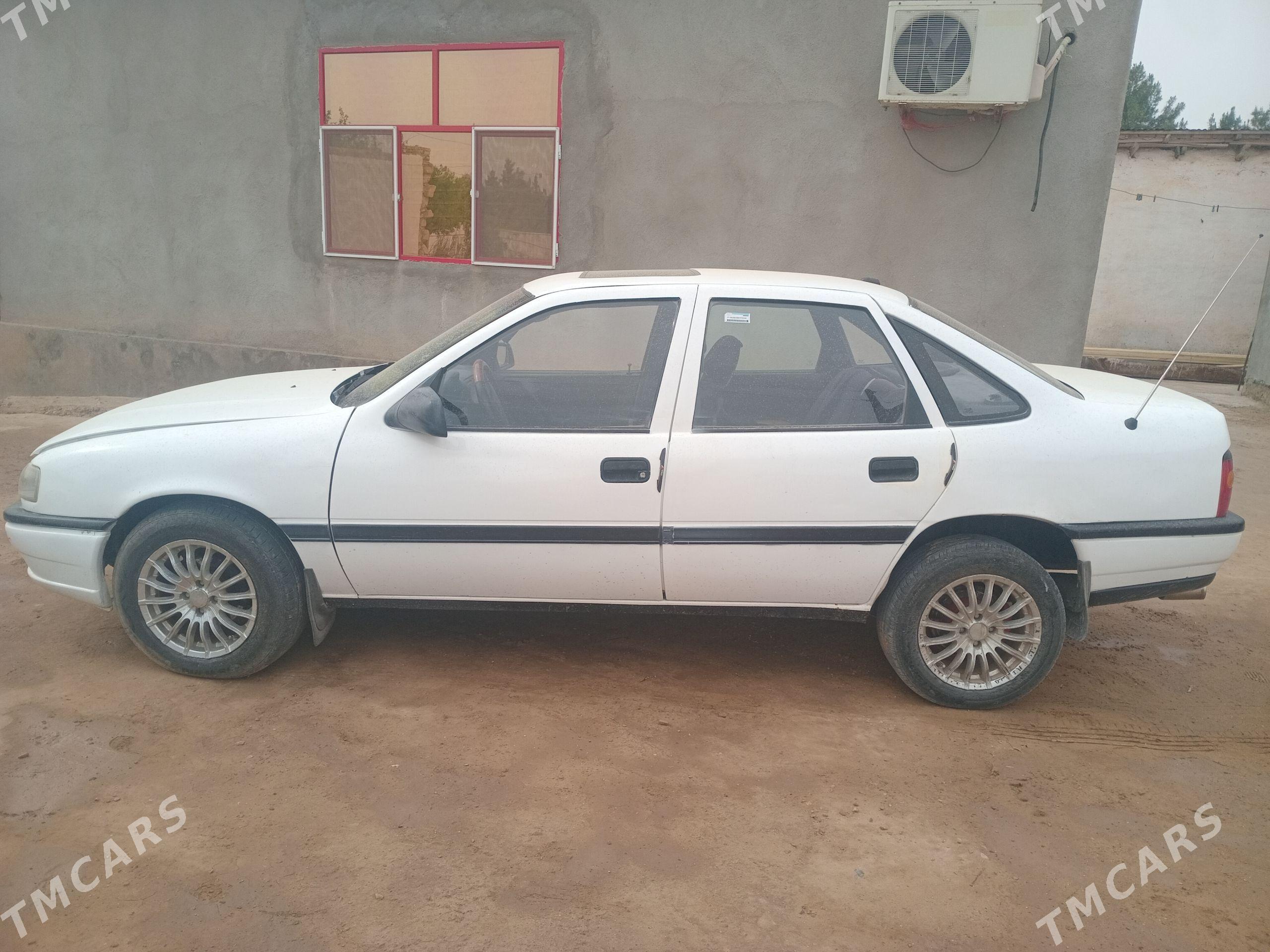 Opel Vectra 1992 - 35 000 TMT - Достлук - img 1