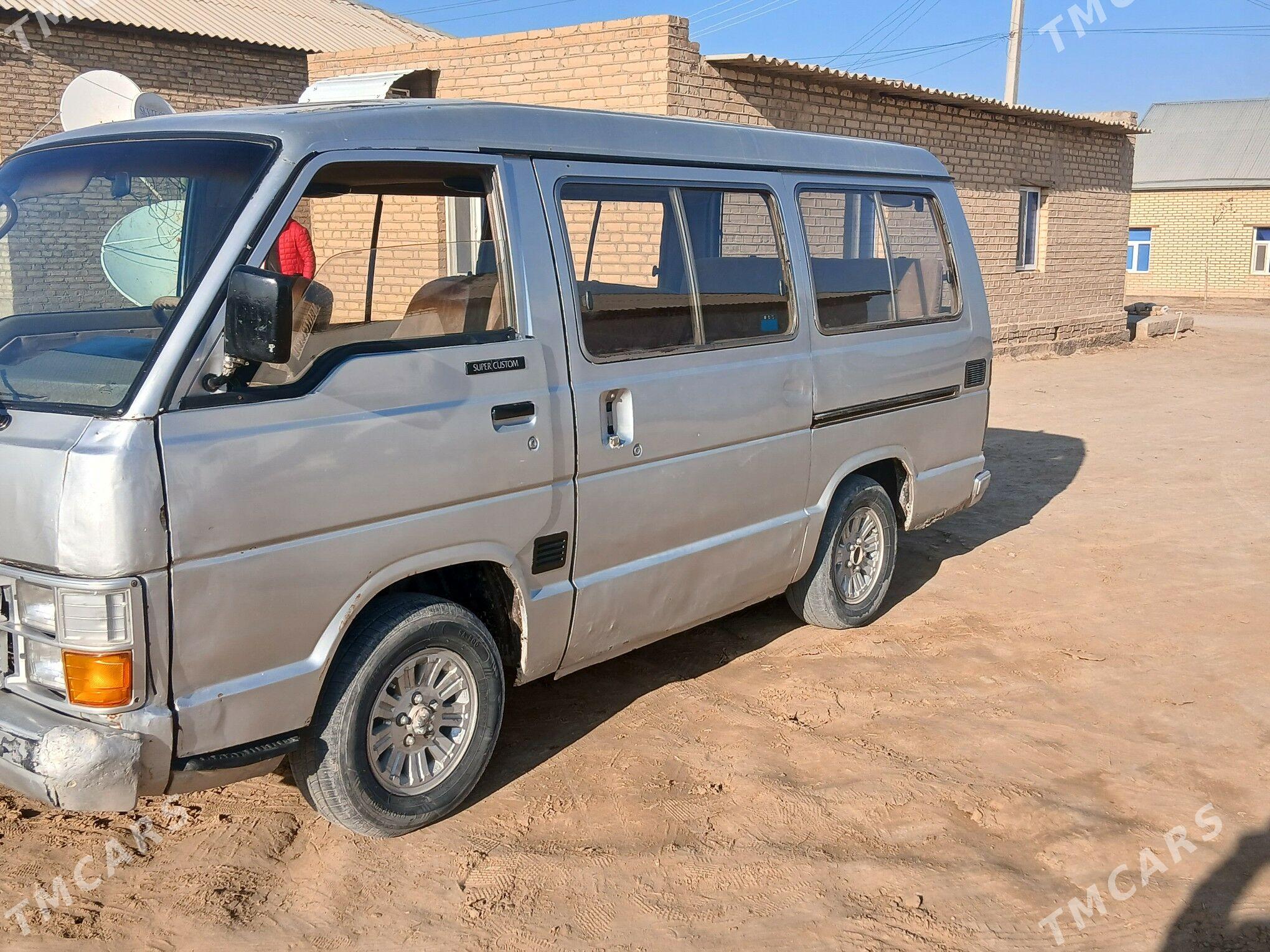 Toyota Hiace 1990 - 45 000 TMT - Baýramaly - img 1