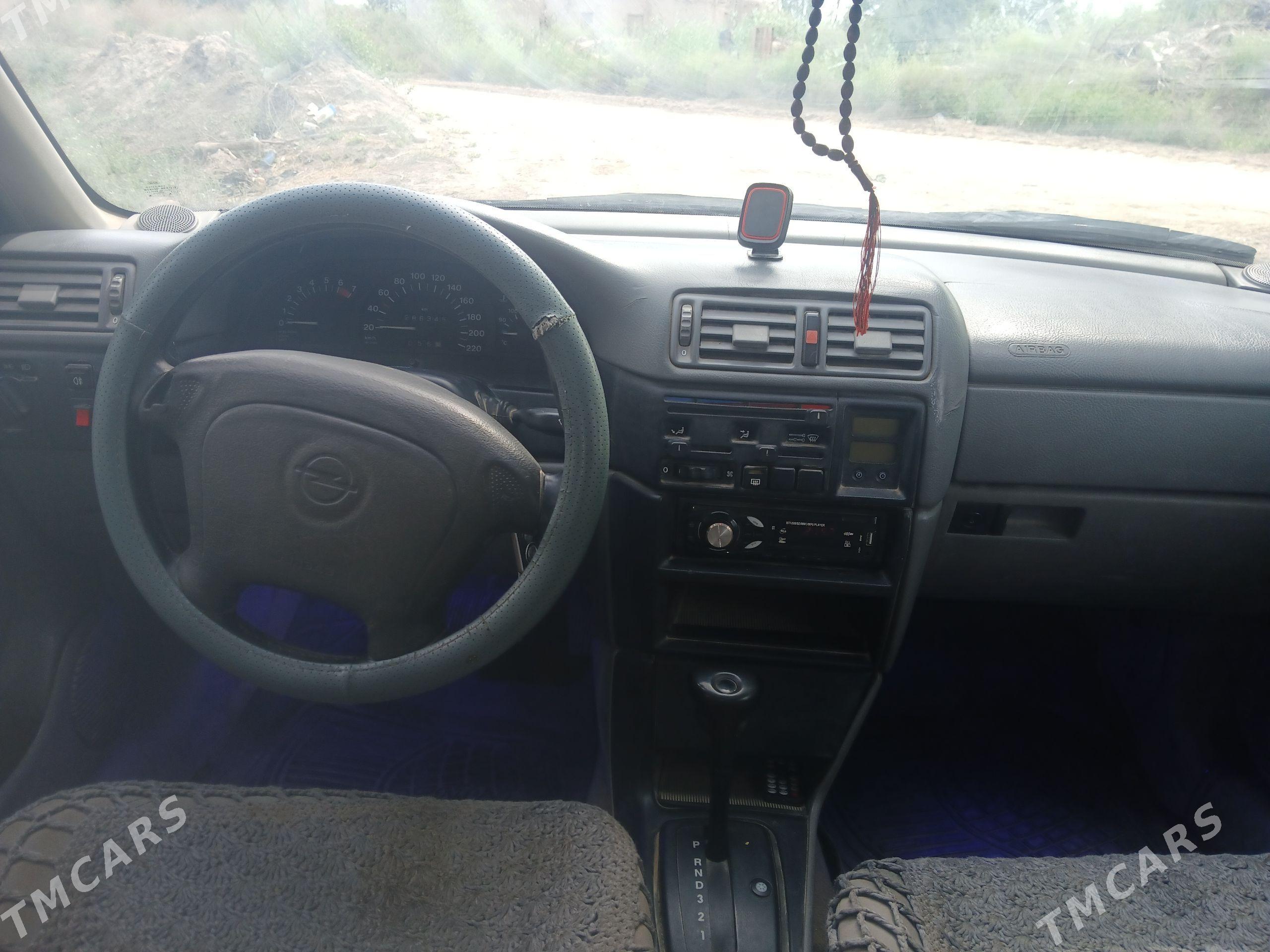 Opel Vectra 1994 - 50 000 TMT - Болдумсаз - img 1