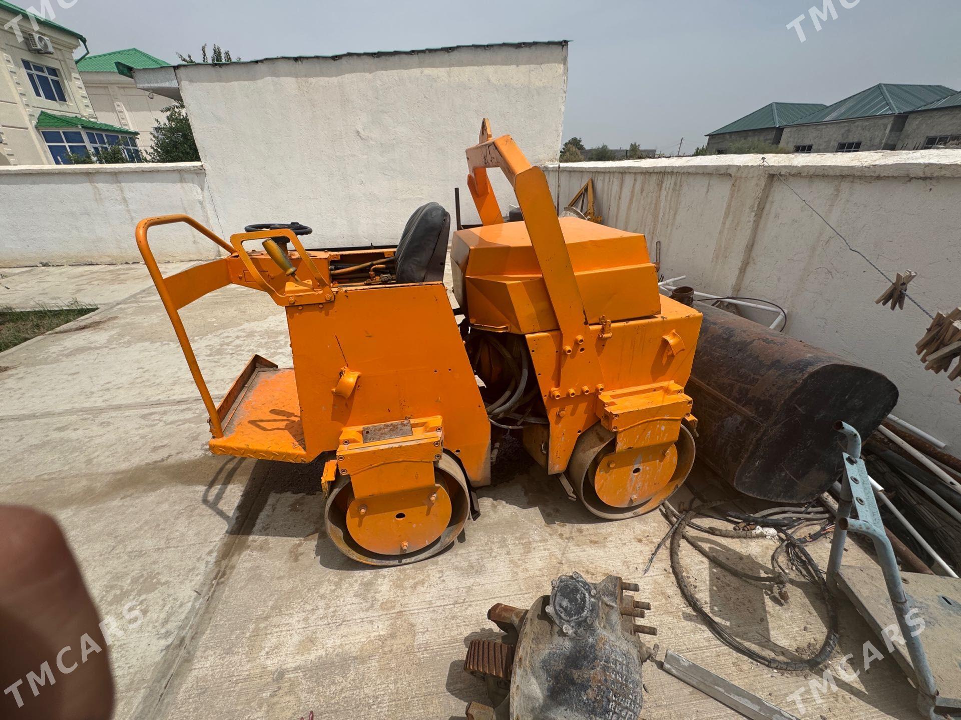 JCB 3CX Compact 2005 - 26 000 TMT - Aşgabat - img 1