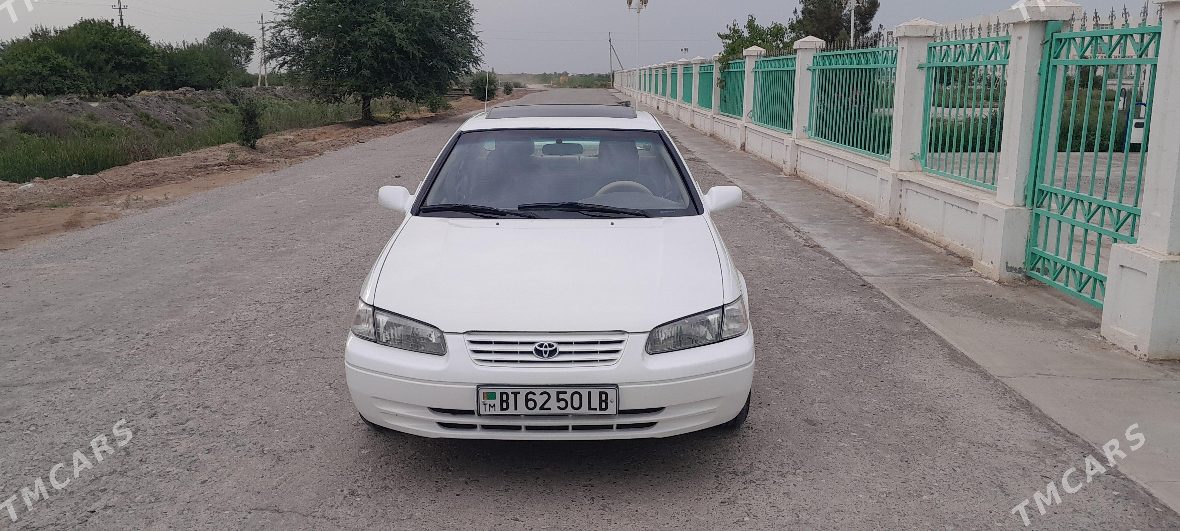 Toyota Camry 1998 - 150 000 TMT - Саят - img 1