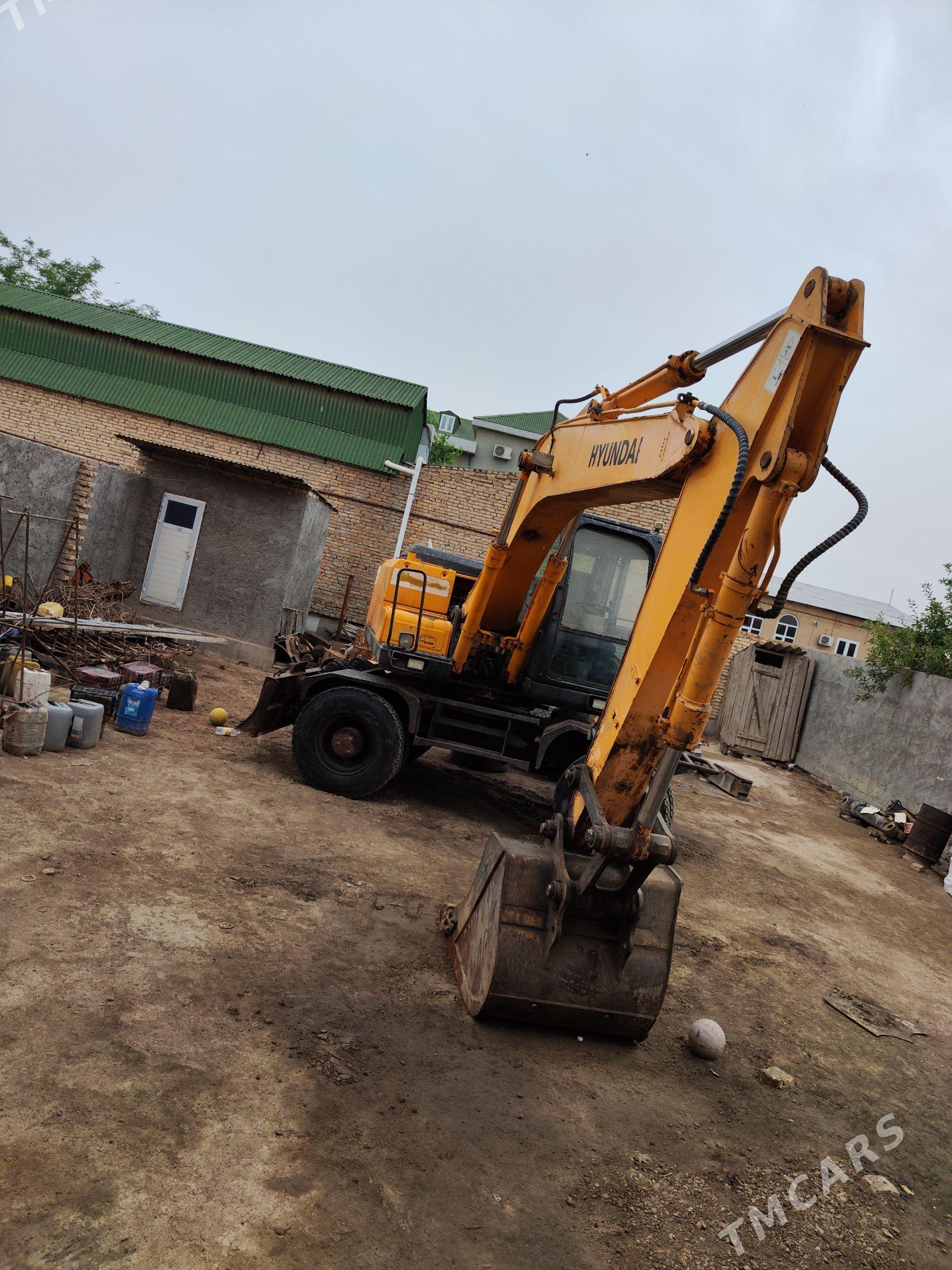 JCB Polemaster Plus 2010 - 950 000 TMT - Türkmenabat - img 1