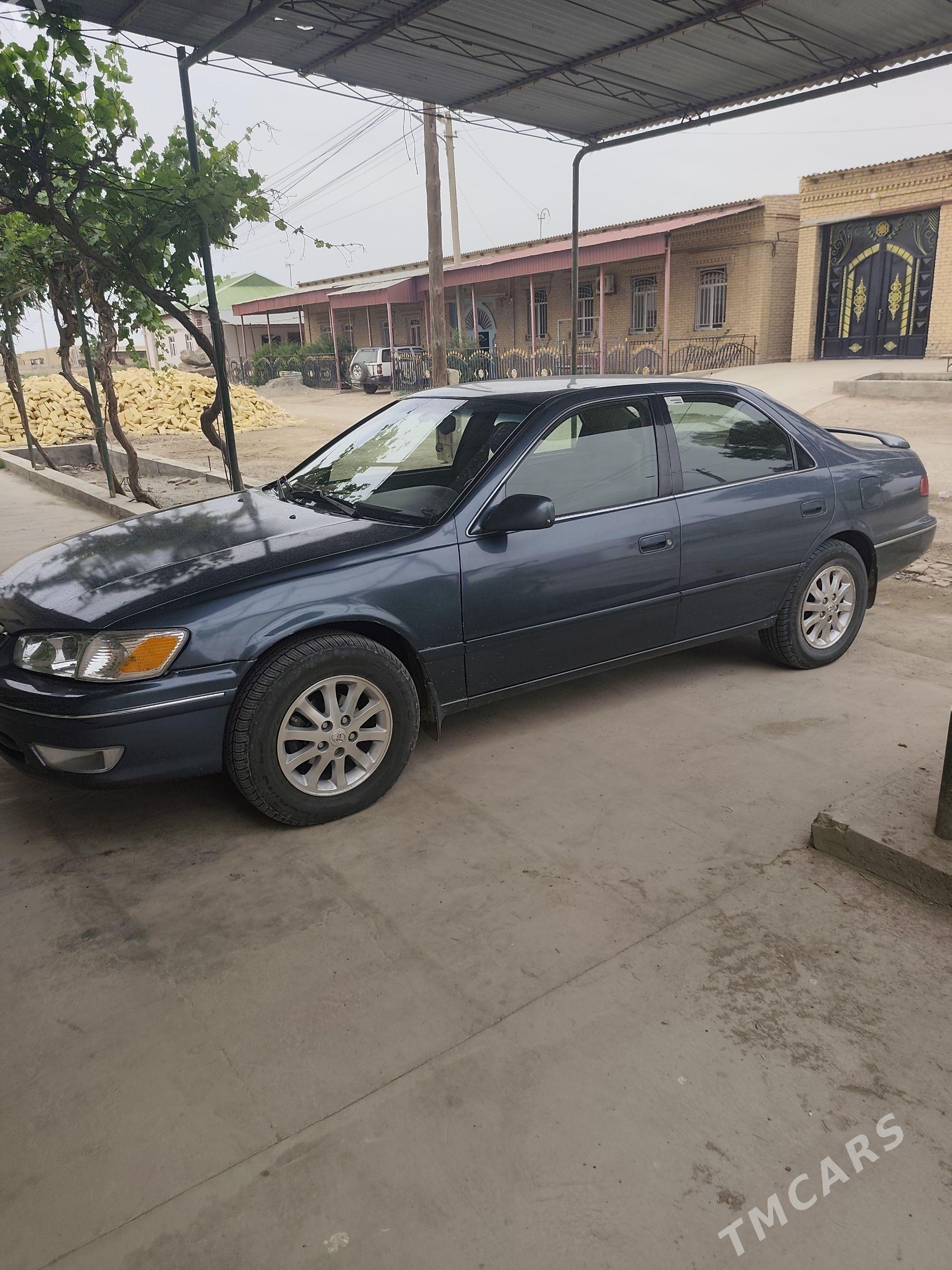 Toyota Camry 2001 - 150 000 TMT - Чарджоу - img 1
