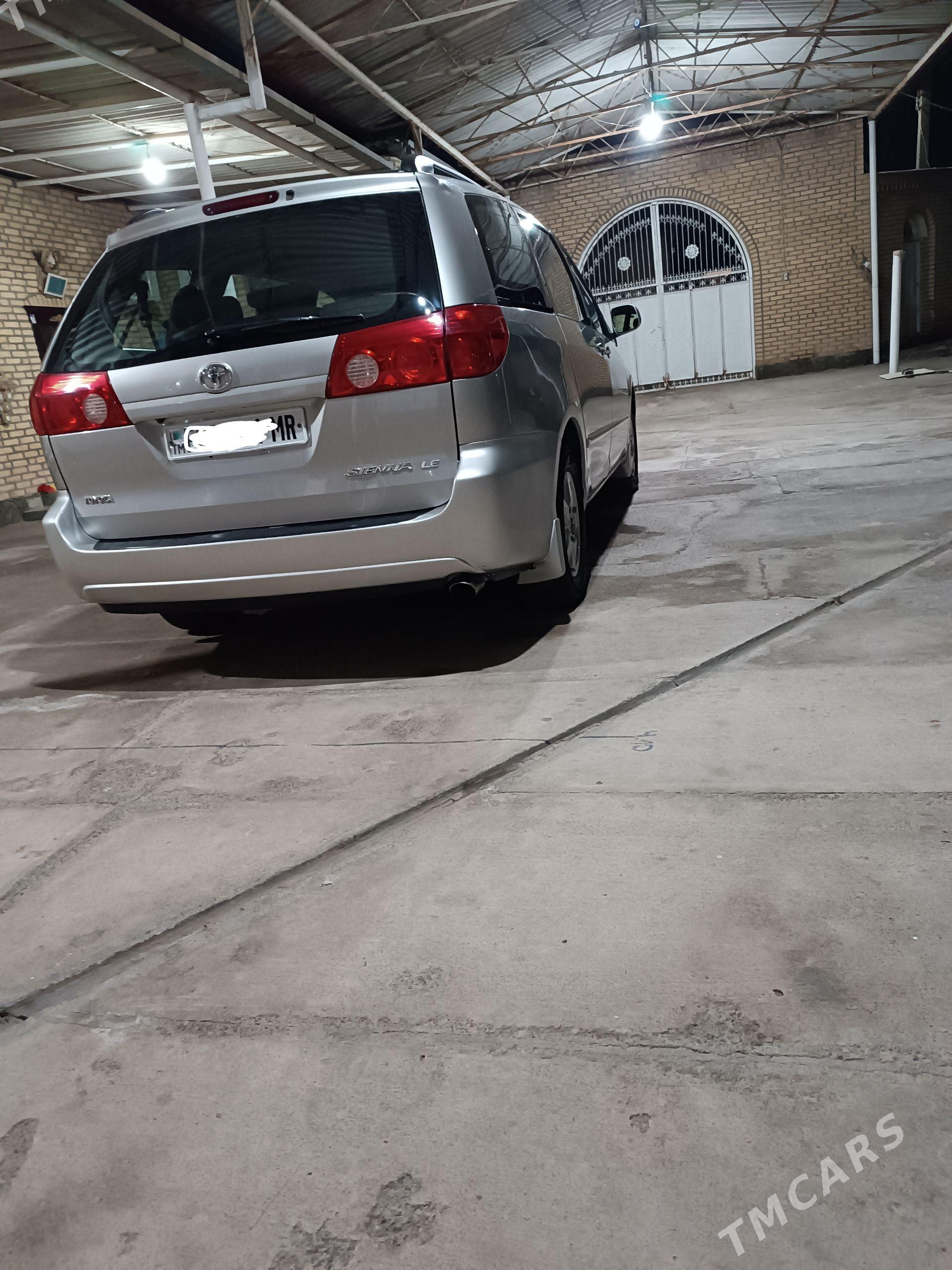 Toyota Sienna 2007 - 300 000 TMT - Мары - img 1