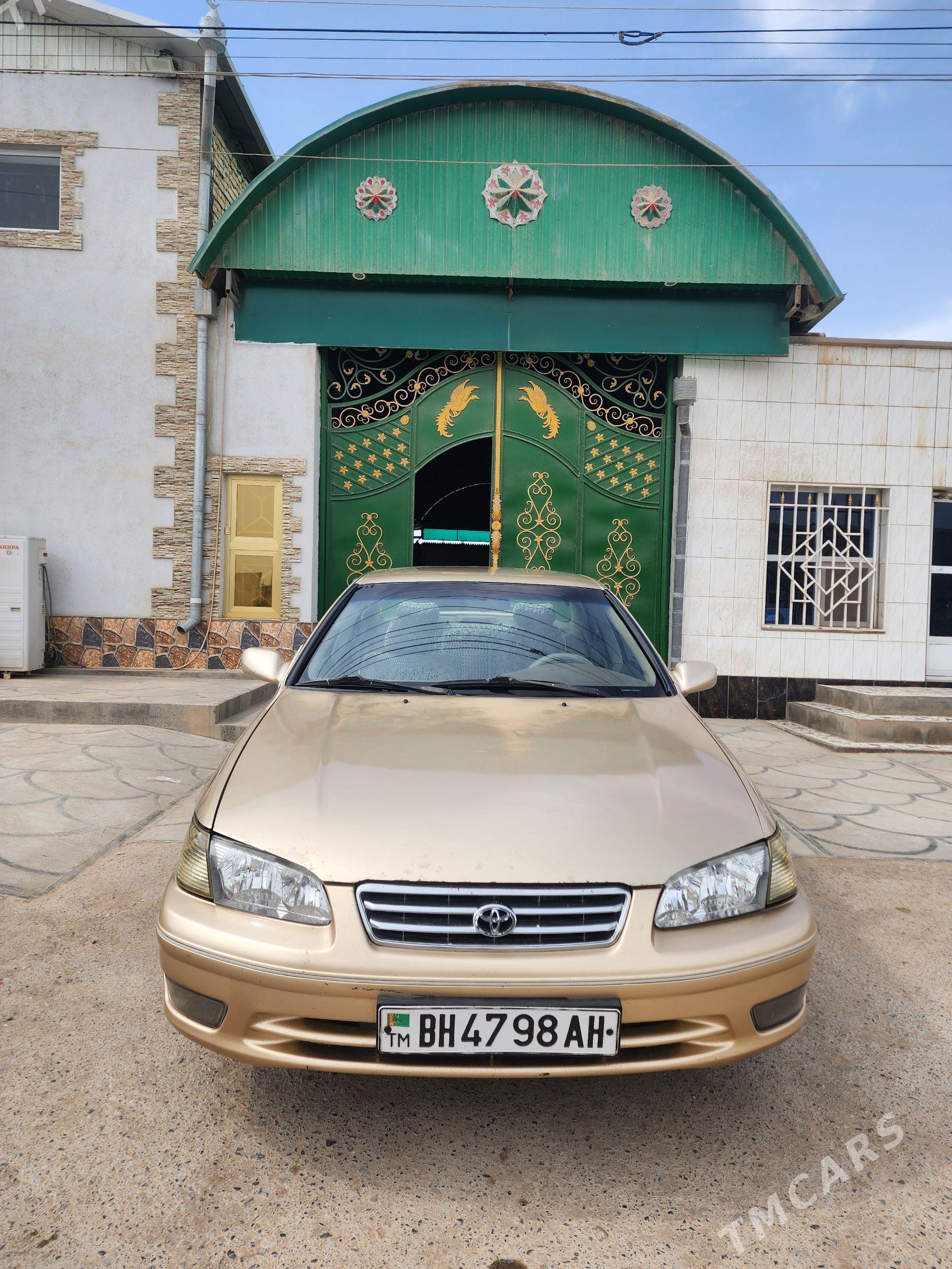 Toyota Camry 1999 - 152 000 TMT - Теджен - img 1