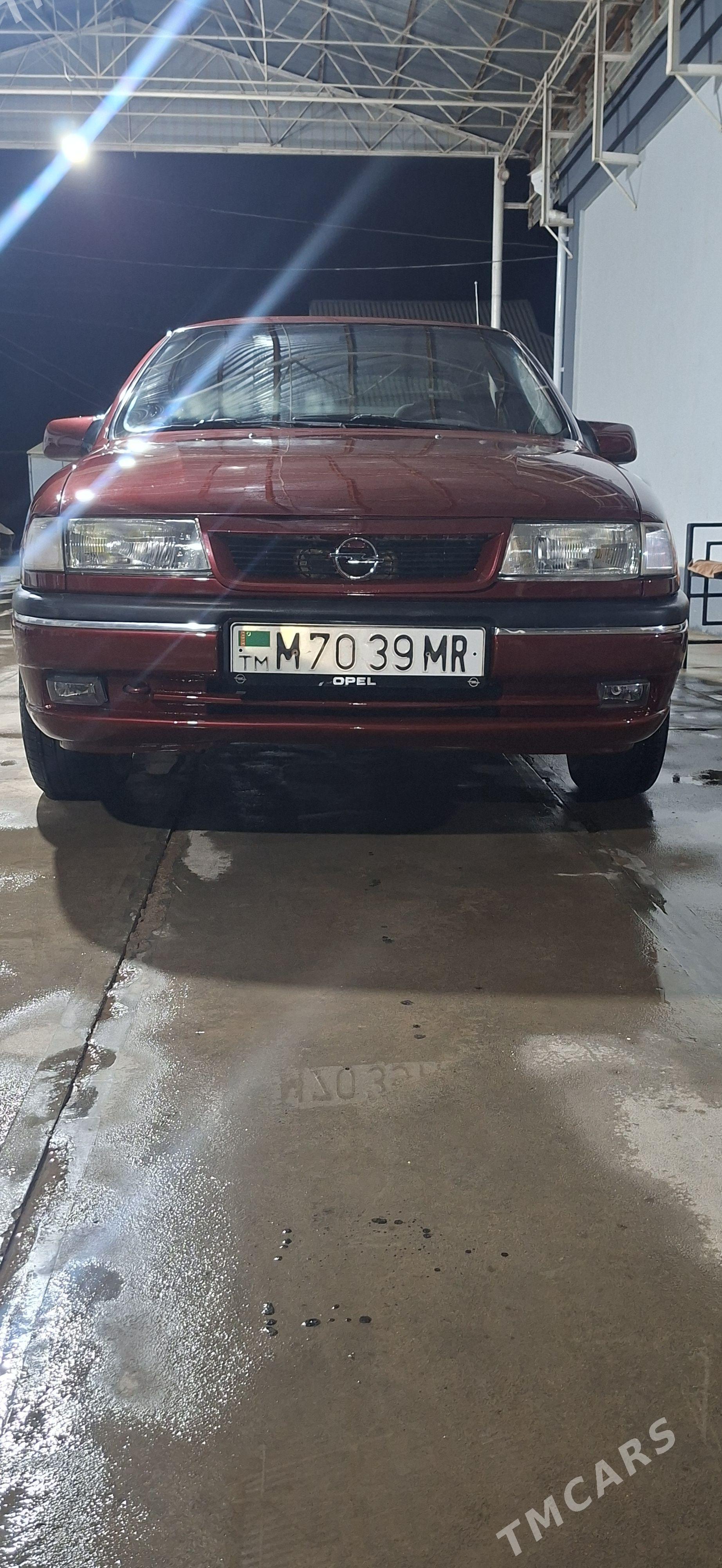 Opel Vectra 1992 - 49 000 TMT - Murgap - img 1