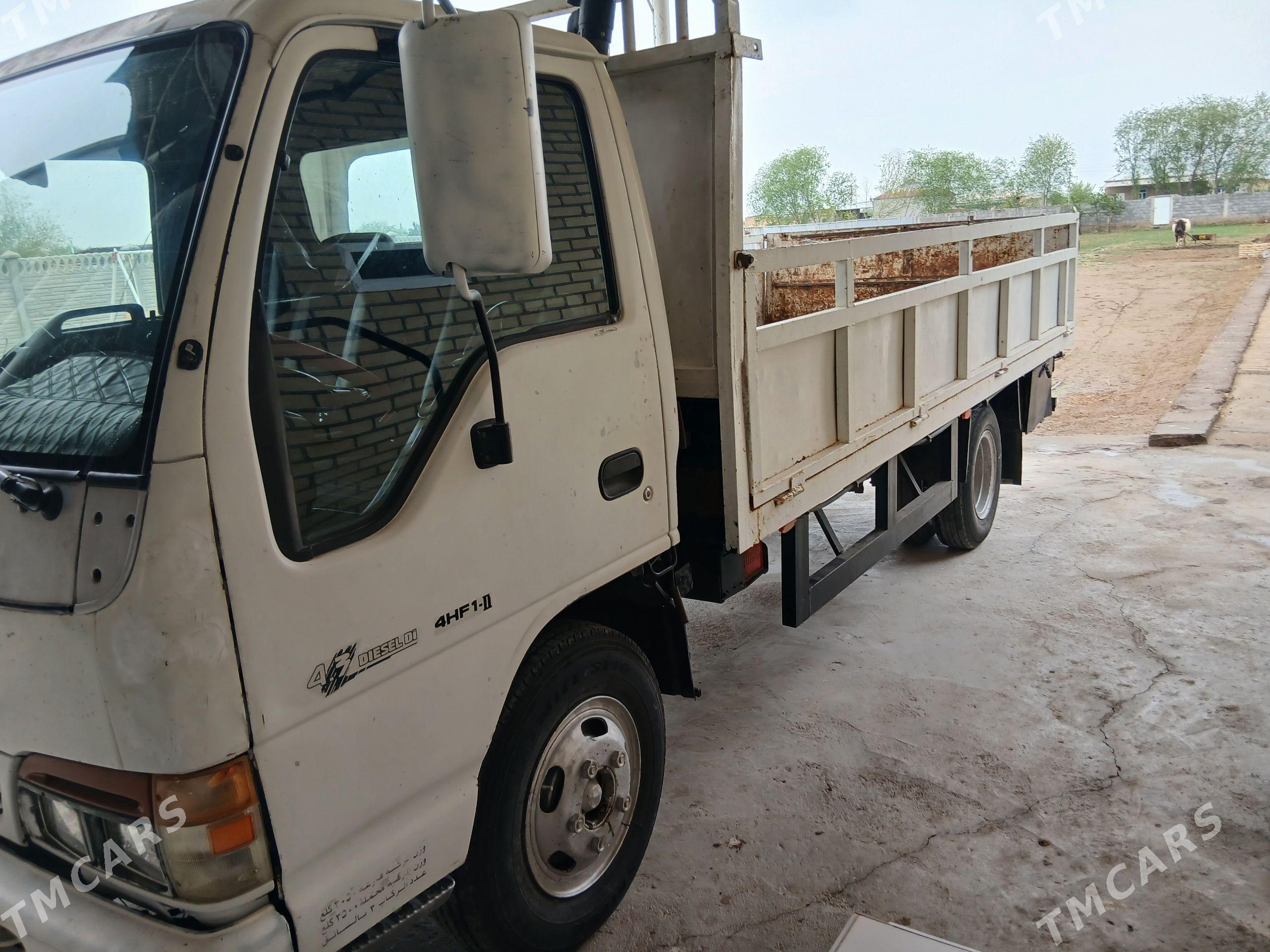 Isuzu Elf 2002 - 180 000 TMT - Ёлётен - img 1
