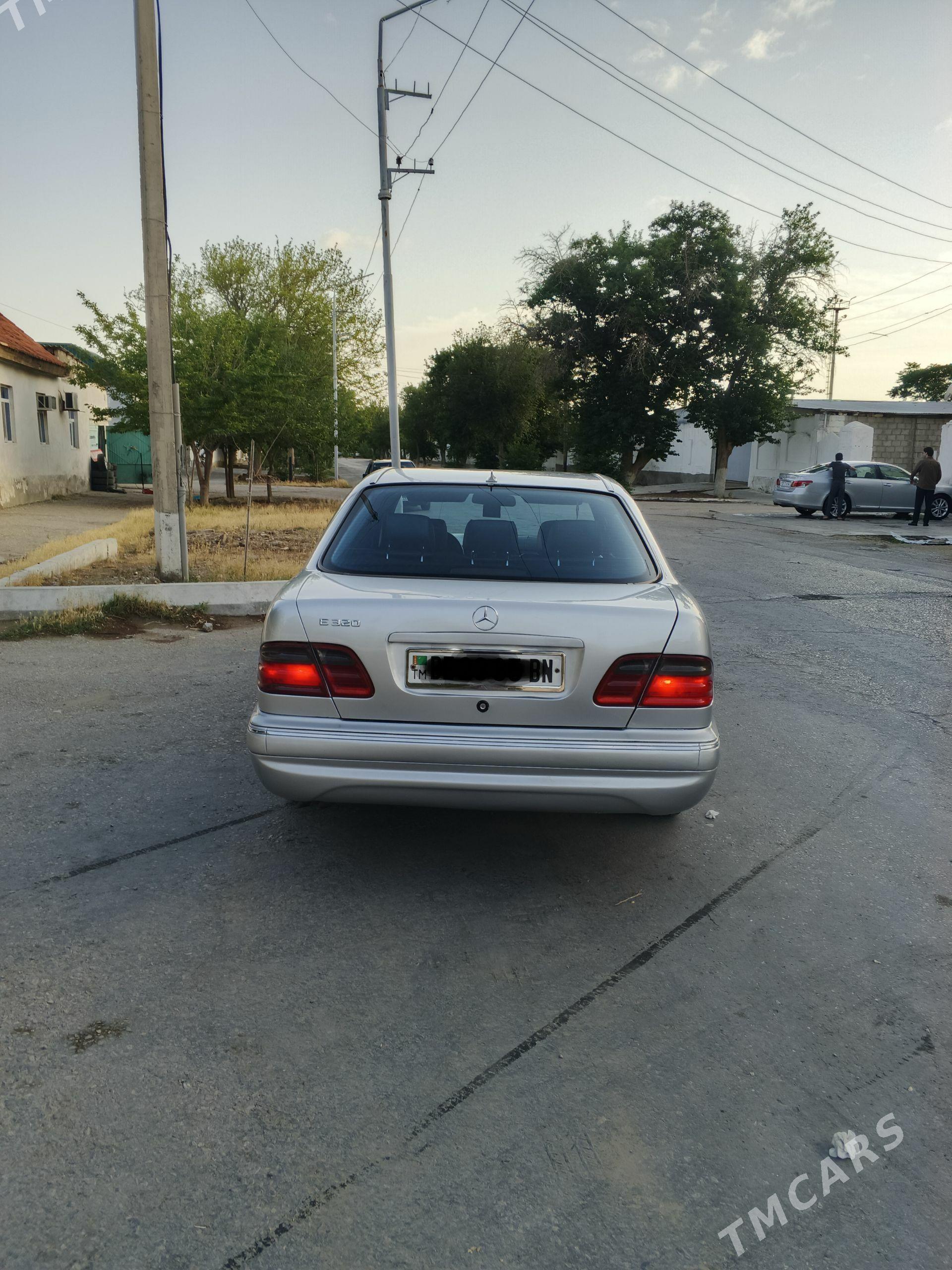 Mercedes-Benz E320 1999 - 110 000 TMT - Балканабат - img 1