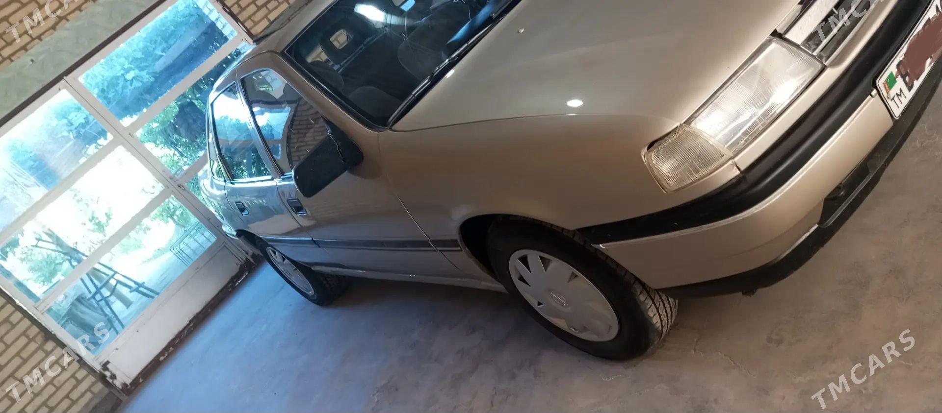 Opel Vectra 1990 - 28 000 TMT - Sakar - img 1