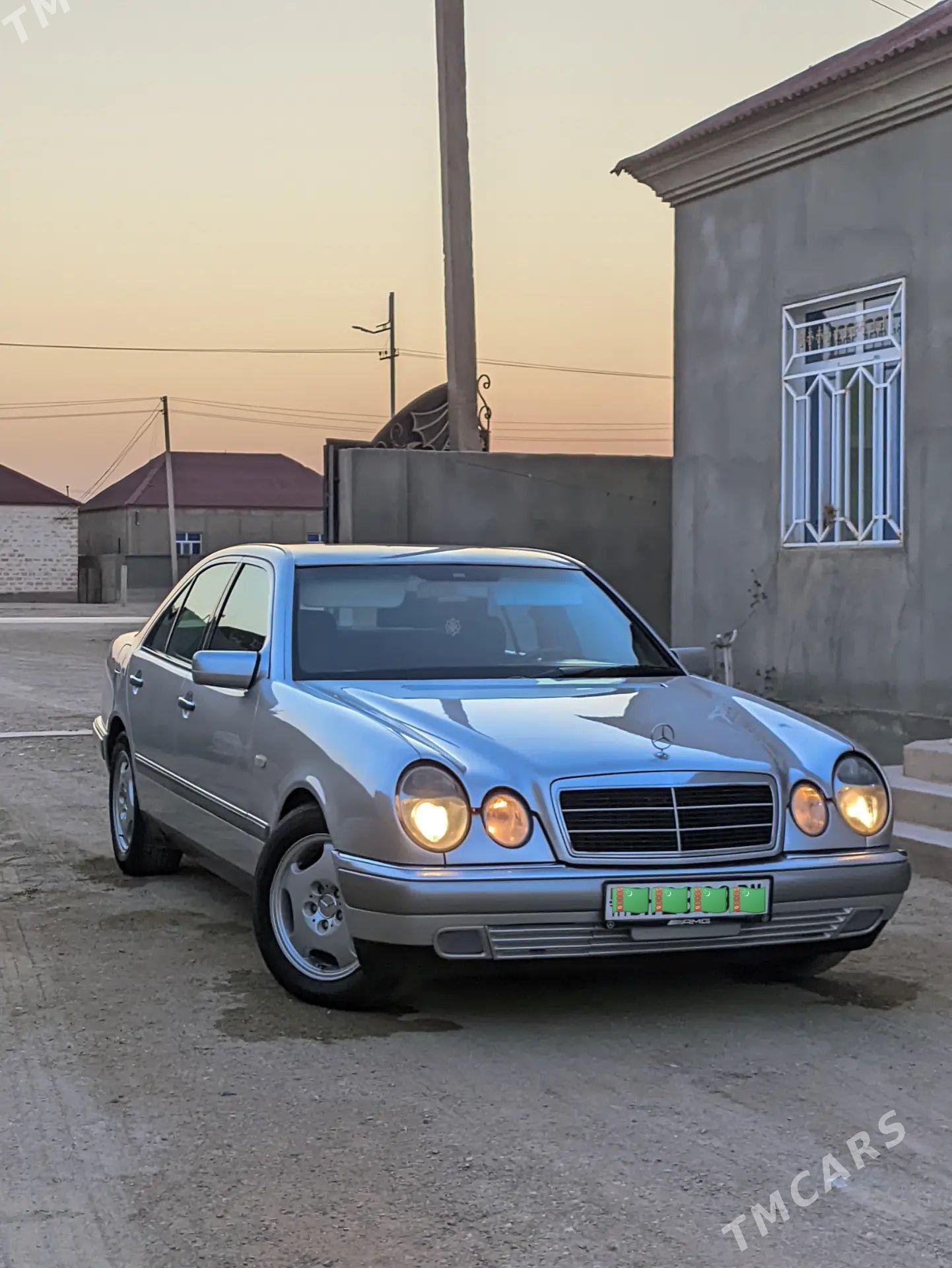 Mercedes-Benz E320 1997 - 114 000 TMT - Балканабат - img 1