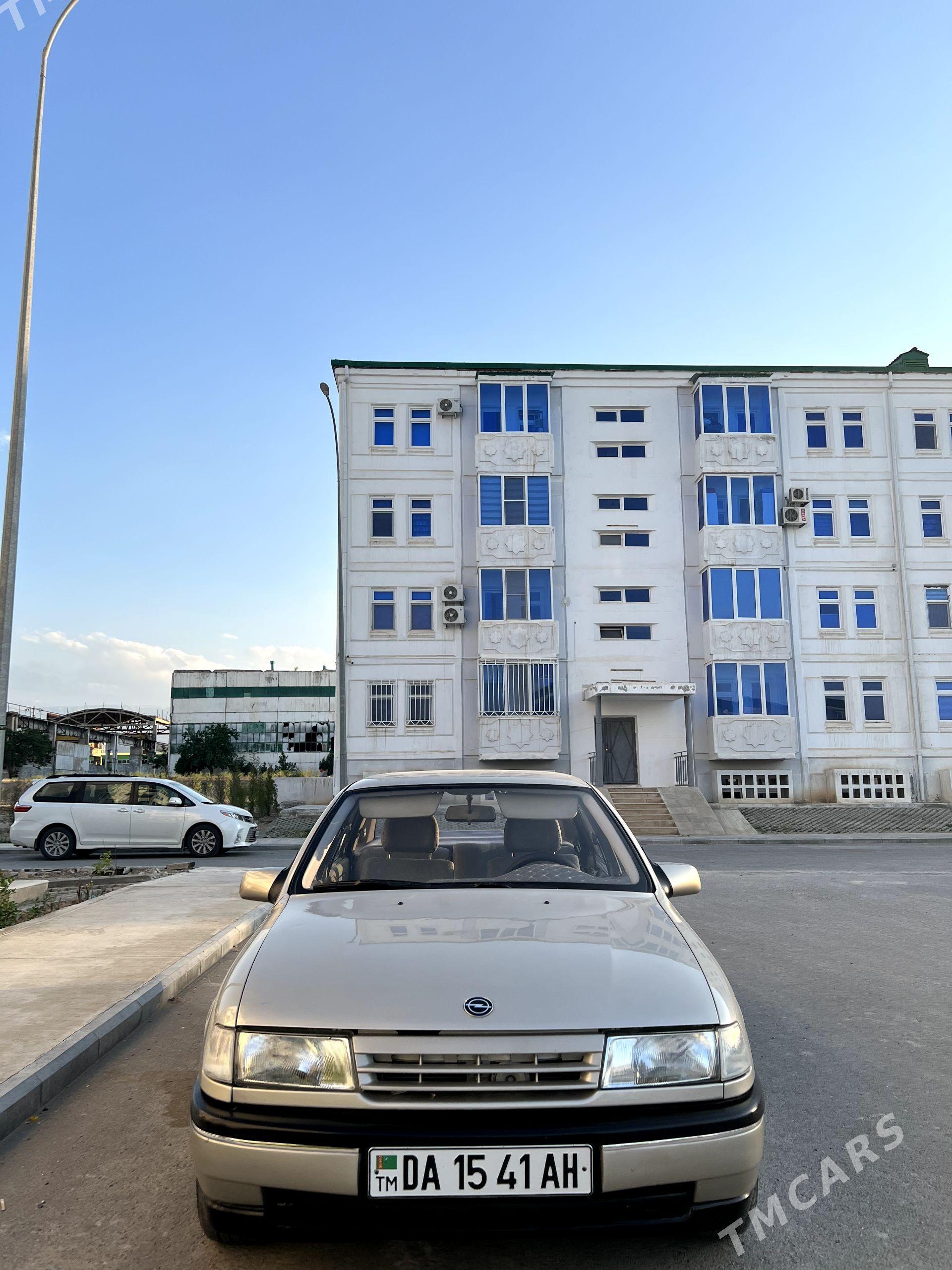 Opel Vectra 1992 - 52 000 TMT - Бузмеин - img 1