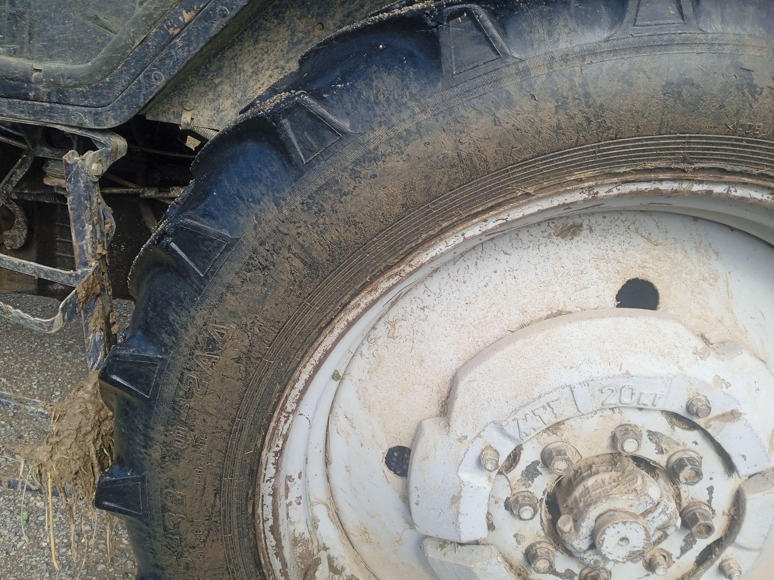 Mtz Teker 15.5.38 3 500 TMT - Гёкдже - img 1