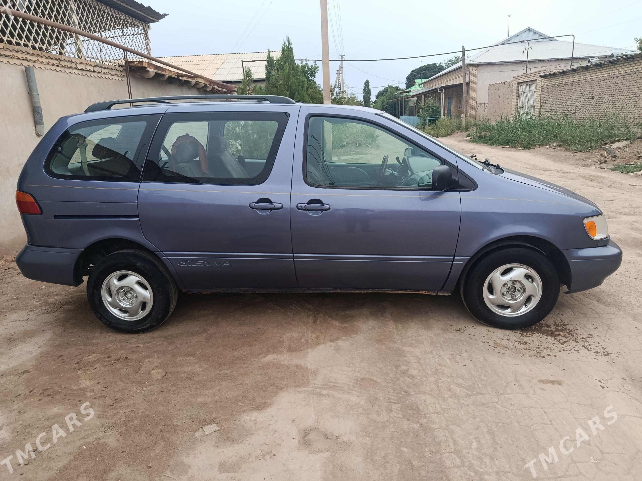 Toyota Sienna 2000 - 170 000 TMT - Gurbansoltan Eje - img 1