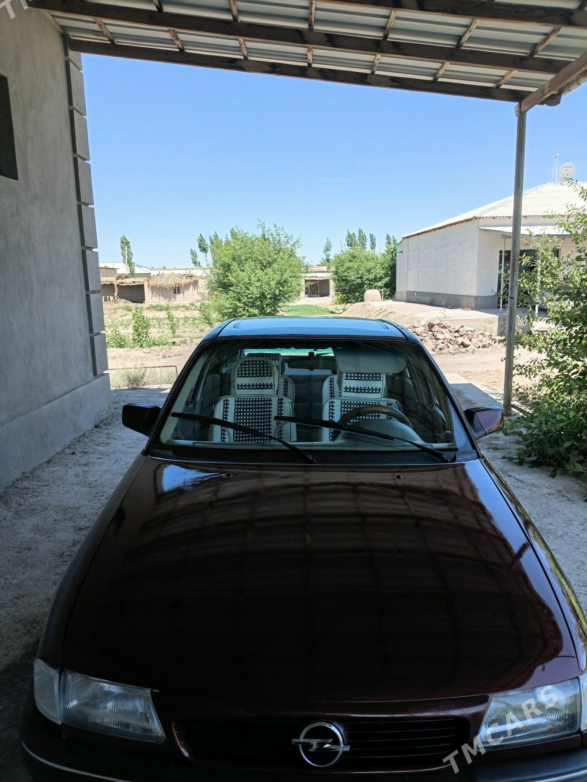 Opel Astra 1992 - 42 000 TMT - Губадаг - img 1