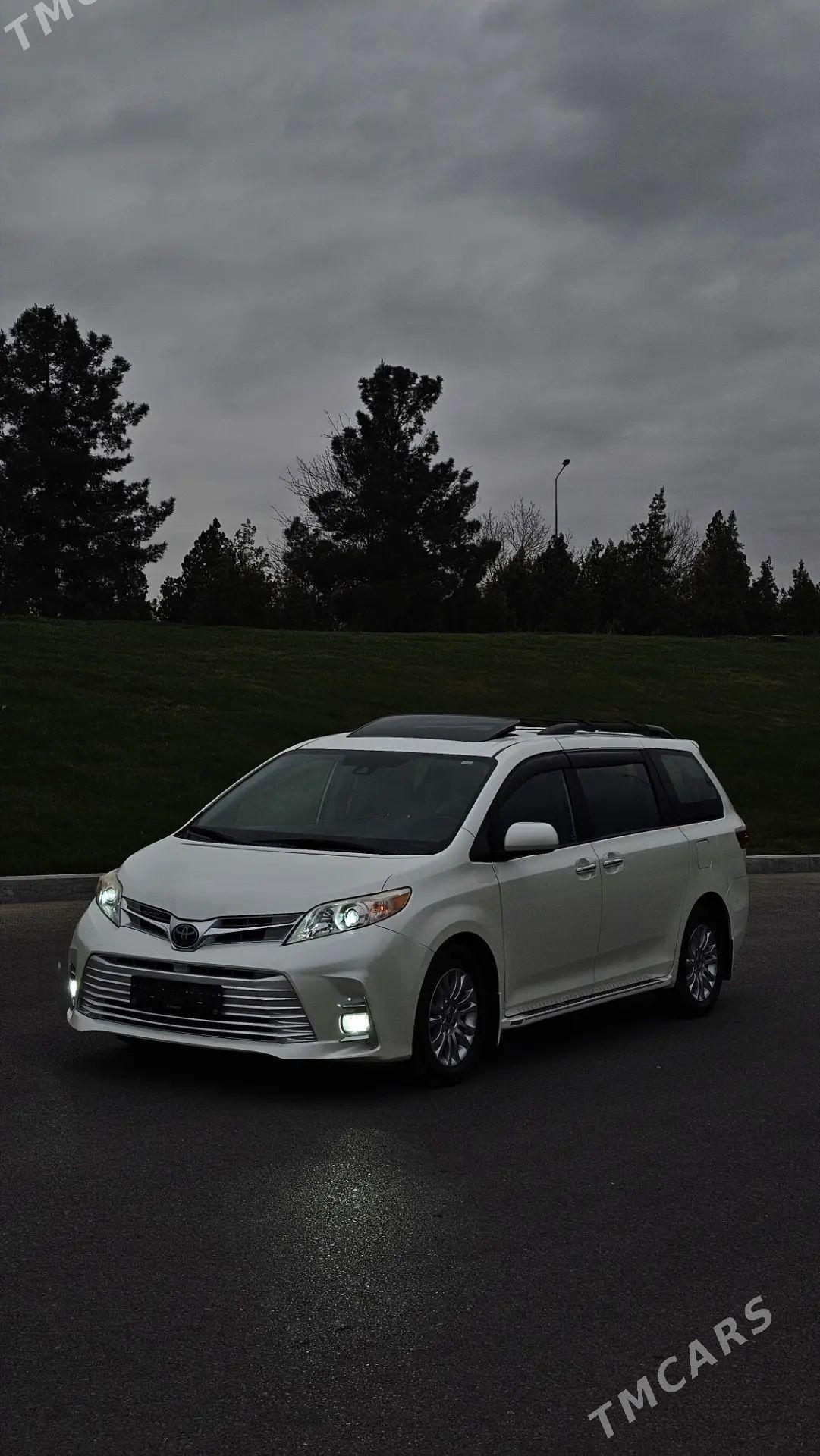 Toyota Sienna 2020 - 617 000 TMT - Кипджак - img 1