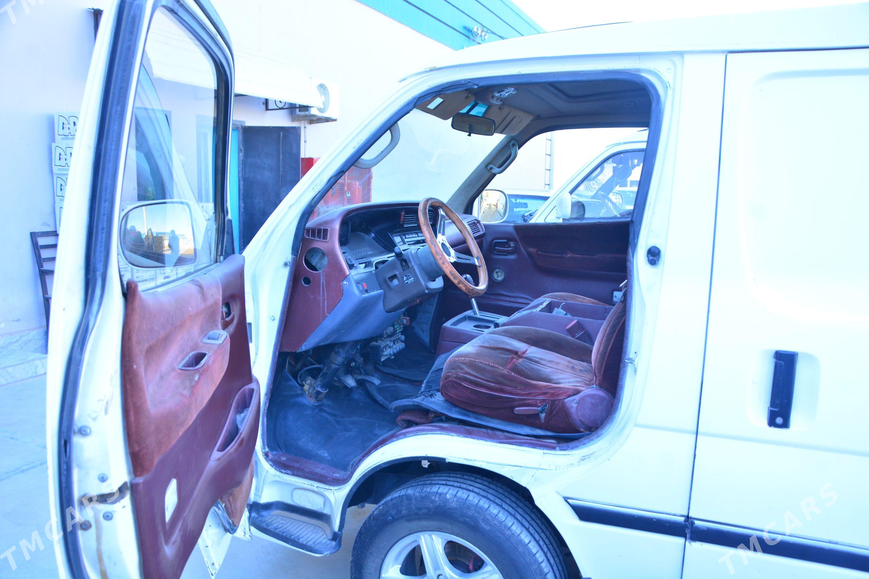 Toyota Hiace 1992 - 75 000 TMT - Мары - img 1
